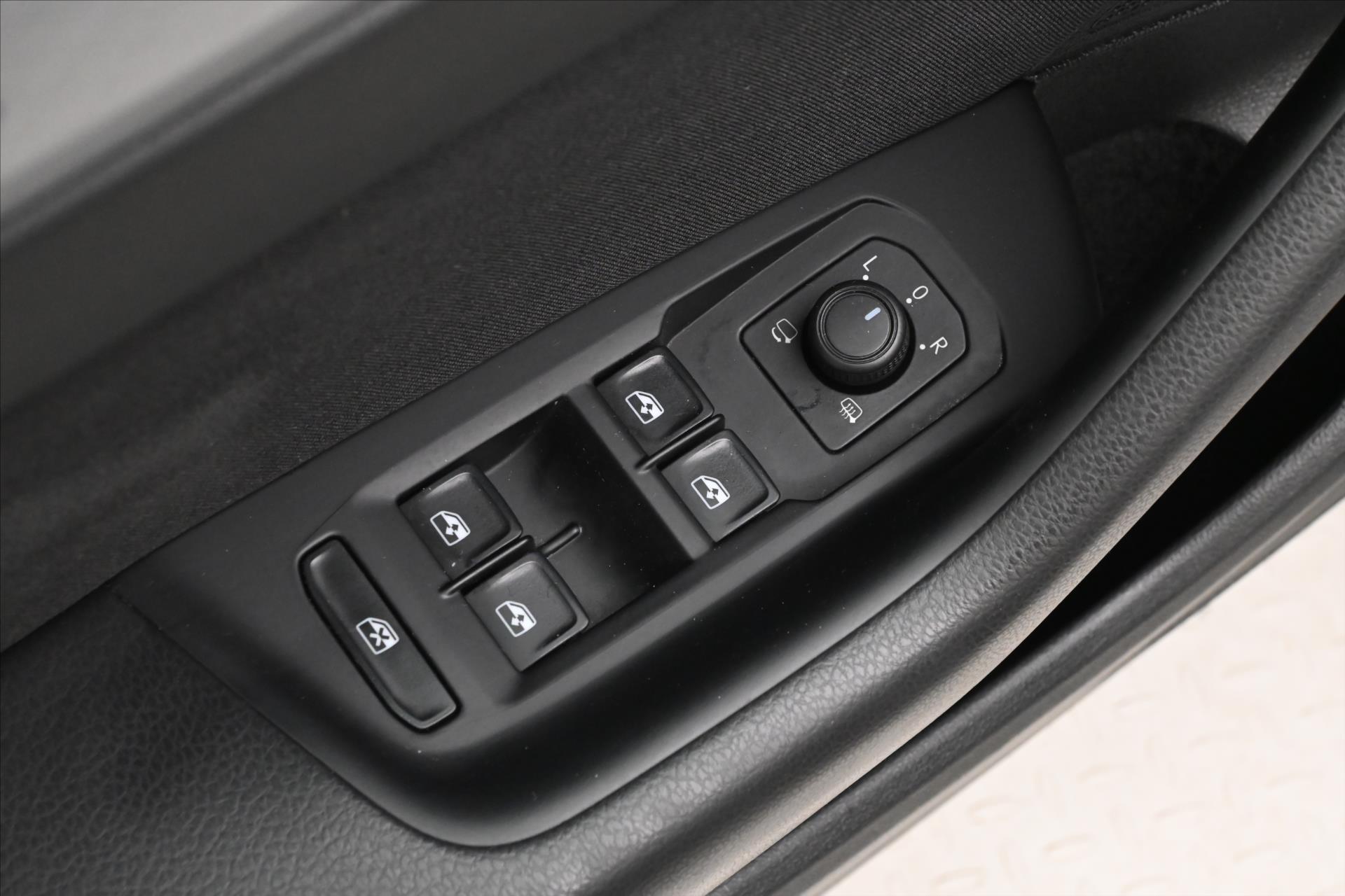 Hlavní fotografie vozu Volkswagen Passat 2,0 TDI 110 KW DSG Business Záruka až 5 let (26)