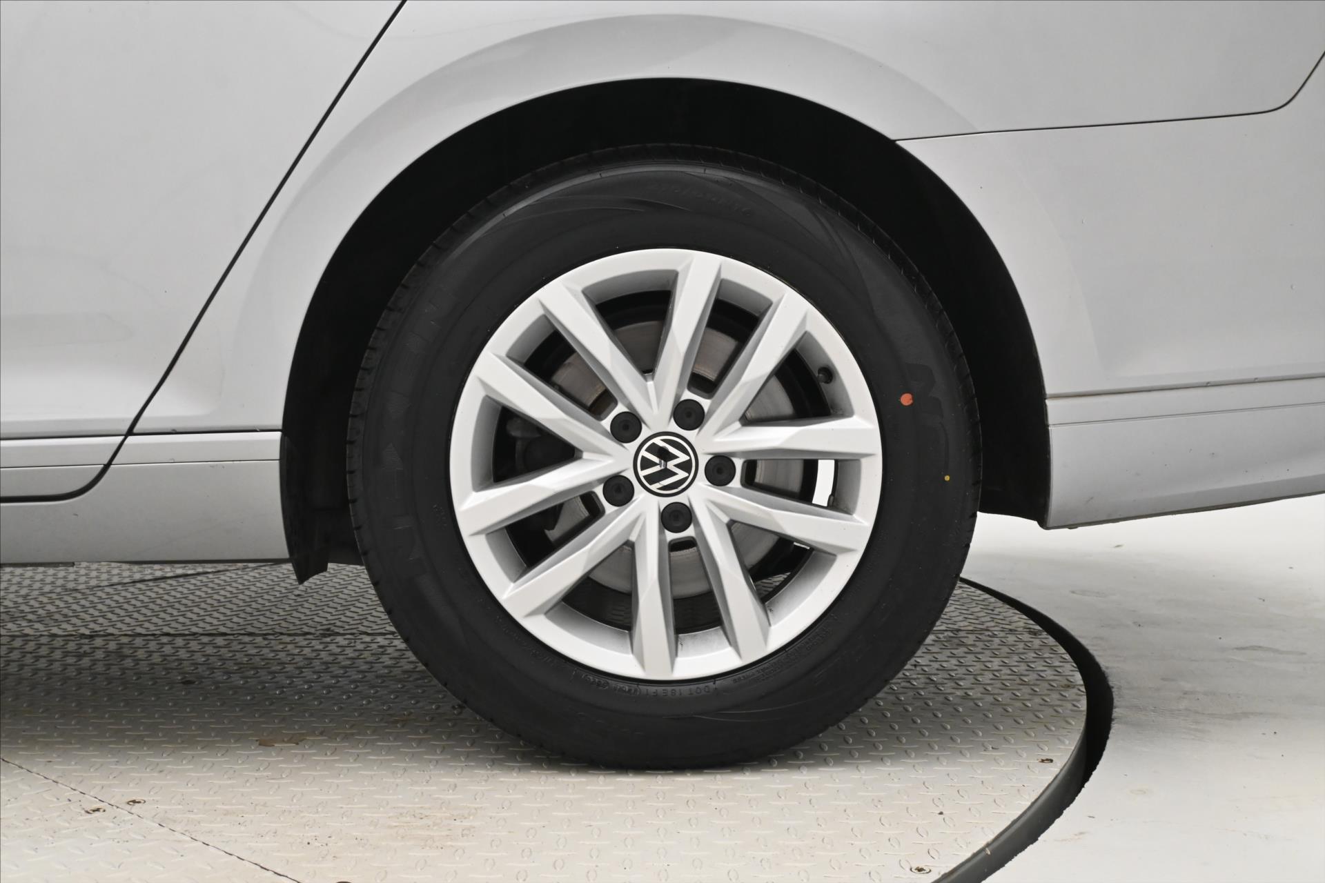 Hlavní fotografie vozu Volkswagen Passat 2,0 TDI 110 KW DSG Business Záruka až 5 let (32)