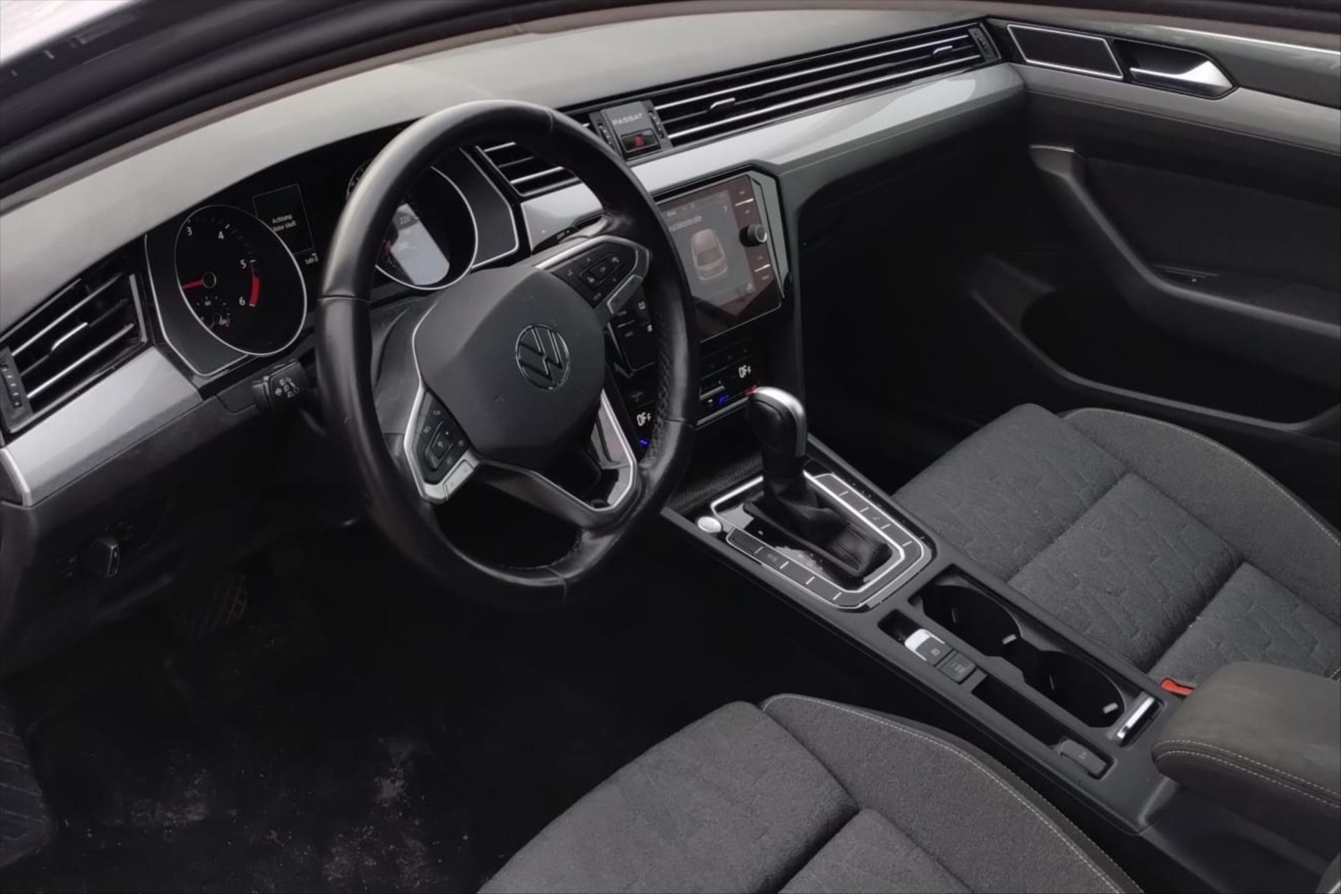 Hlavní fotografie vozu Volkswagen Passat 2,0 TDI 110KW DSG BUSINESS VŮZ PŘIPRAVUJEME K PRODEJI (3)