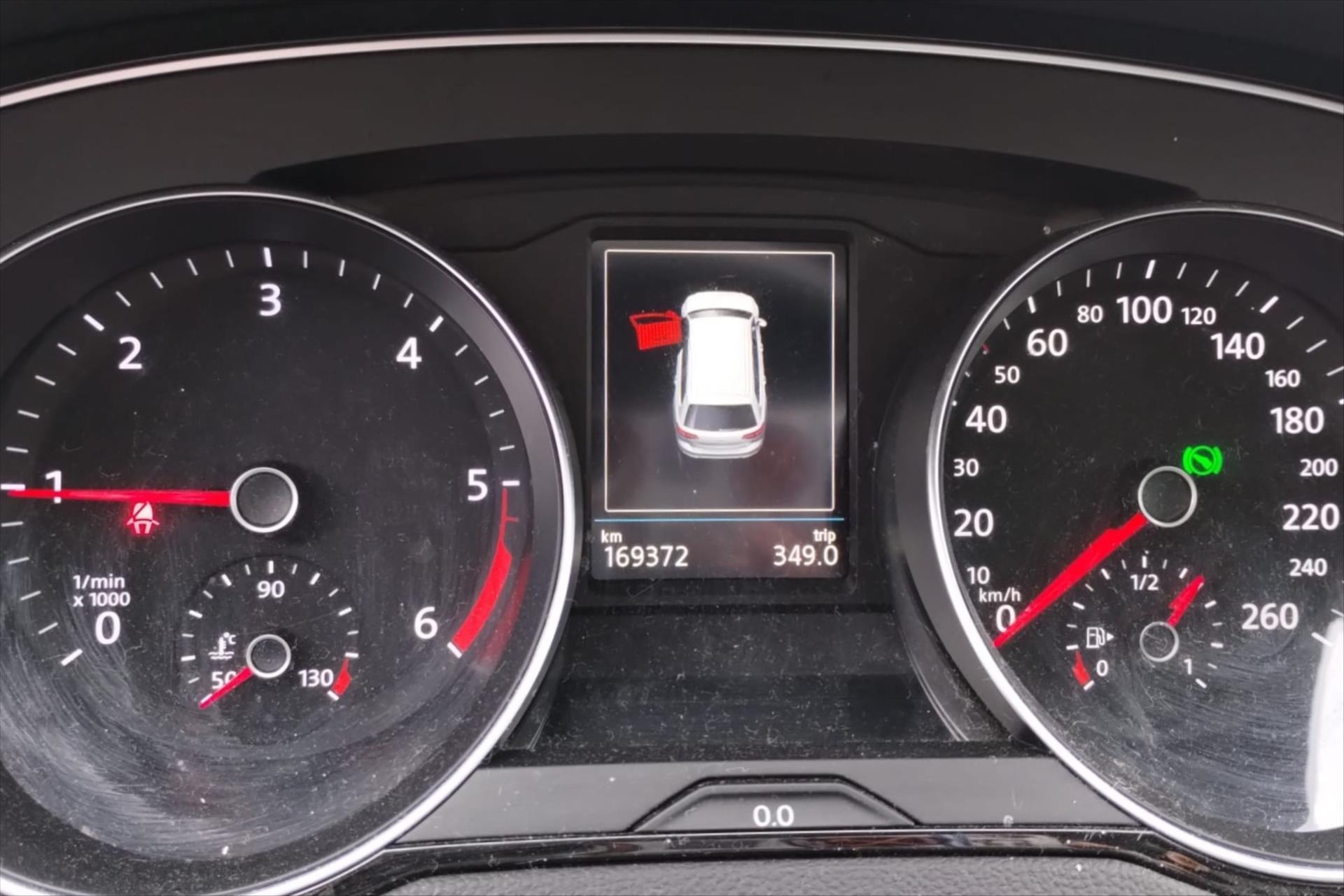 Hlavní fotografie vozu Volkswagen Passat 2,0 TDI 110KW DSG BUSINESS VŮZ PŘIPRAVUJEME K PRODEJI (4)