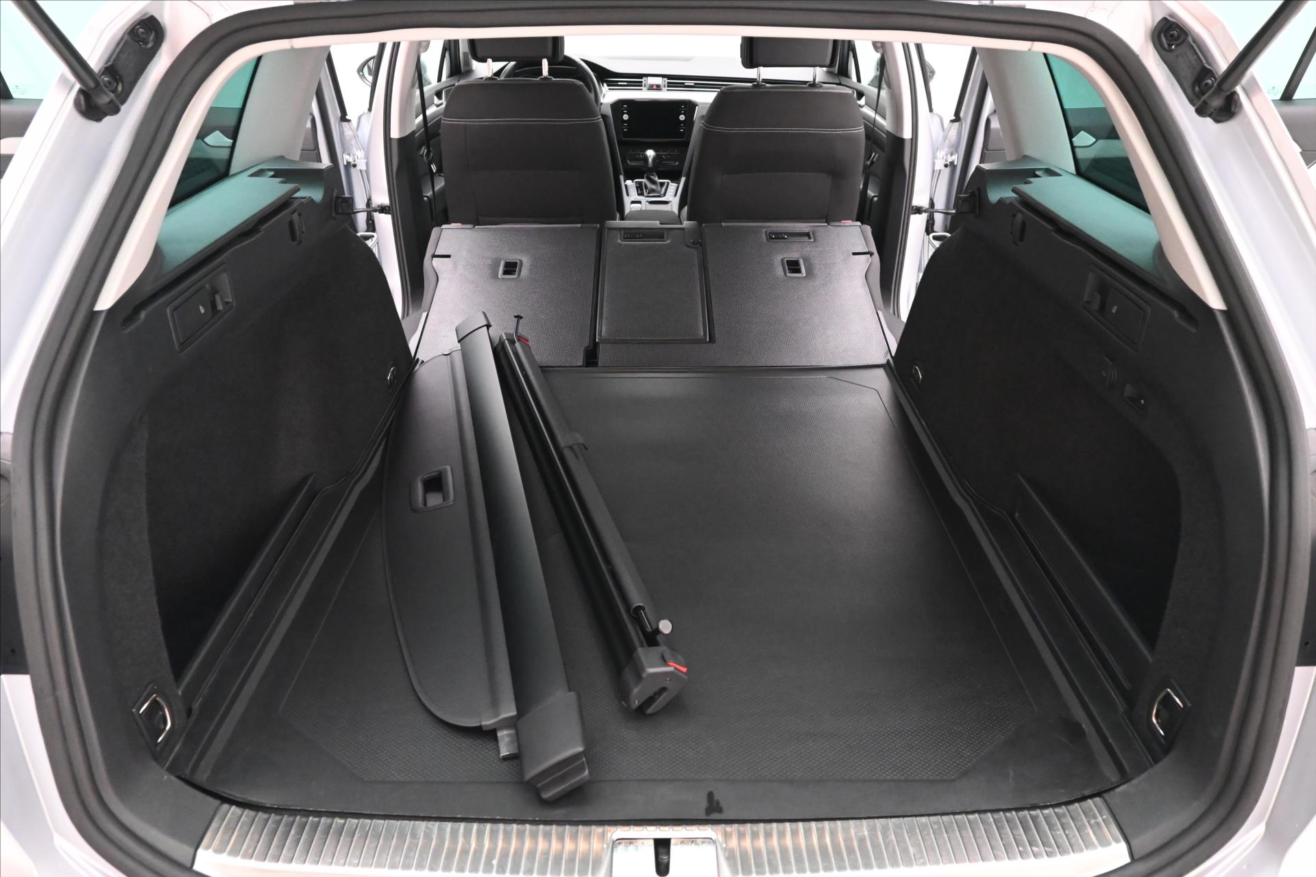 Hlavní fotografie vozu Volkswagen Passat 2,0 TDI 110 kW DSG Business Záruka až 5 let (11)