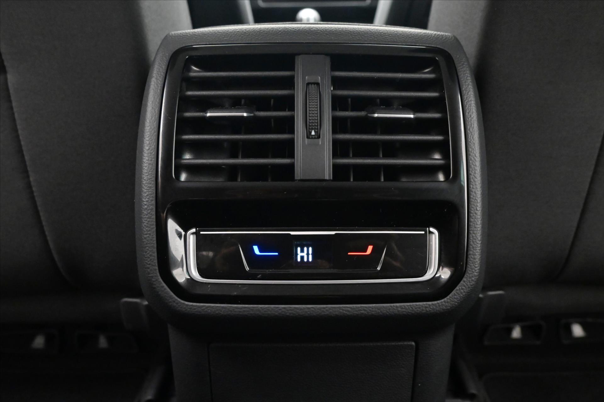 Hlavní fotografie vozu Volkswagen Passat 2,0 TDI 110 kW DSG Business Záruka až 5 let (22)