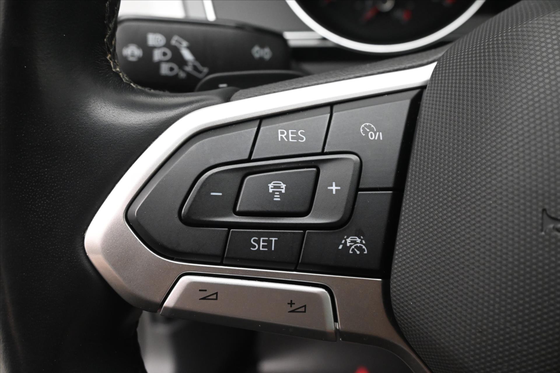 Hlavní fotografie vozu Volkswagen Passat 2,0 TDI 110 kW DSG Business Záruka až 5 let (24)