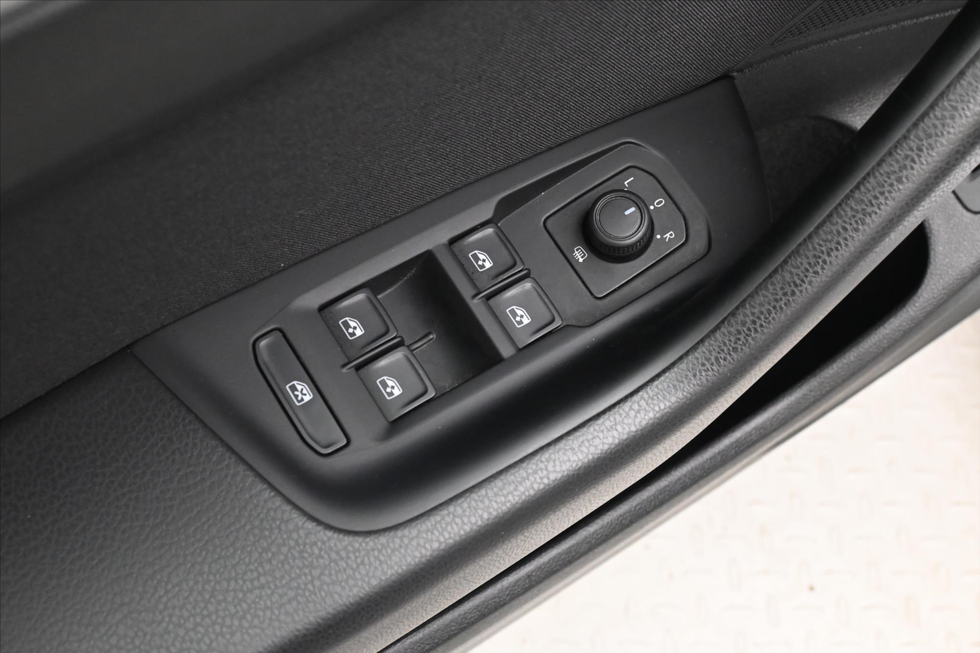 Hlavní fotografie vozu Volkswagen Passat 2,0 TDI 110 kW DSG Business Záruka až 5 let (26)