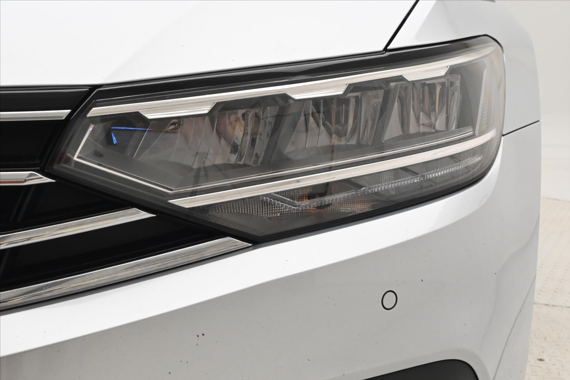 Hlavní fotografie vozu Volkswagen Passat 2,0 TDI 110 kW DSG Business Záruka až 5 let (30)