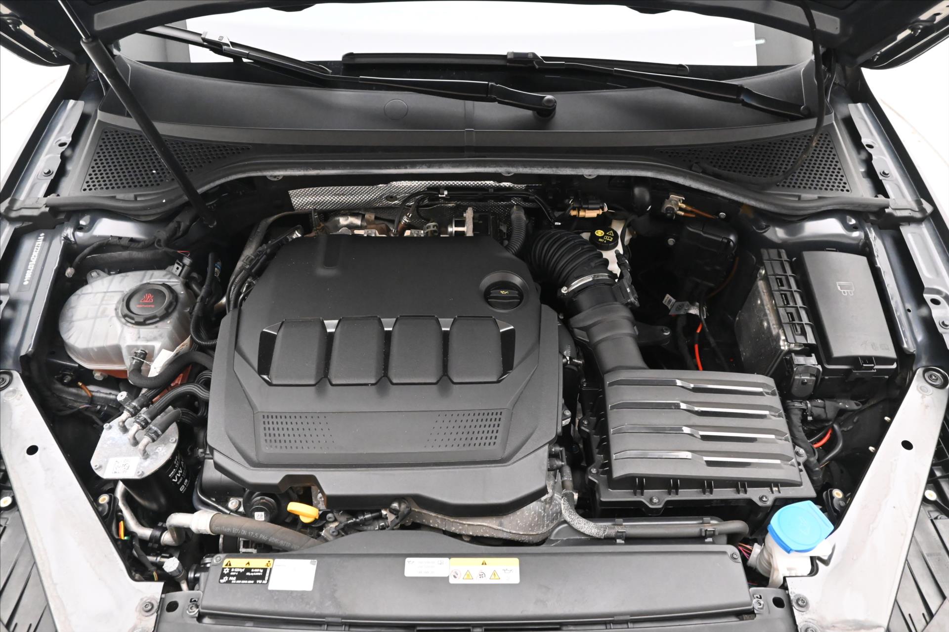 Hlavní fotografie vozu Volkswagen Passat 2,0 TDI 110KW Business Záruka až 5 let (9)