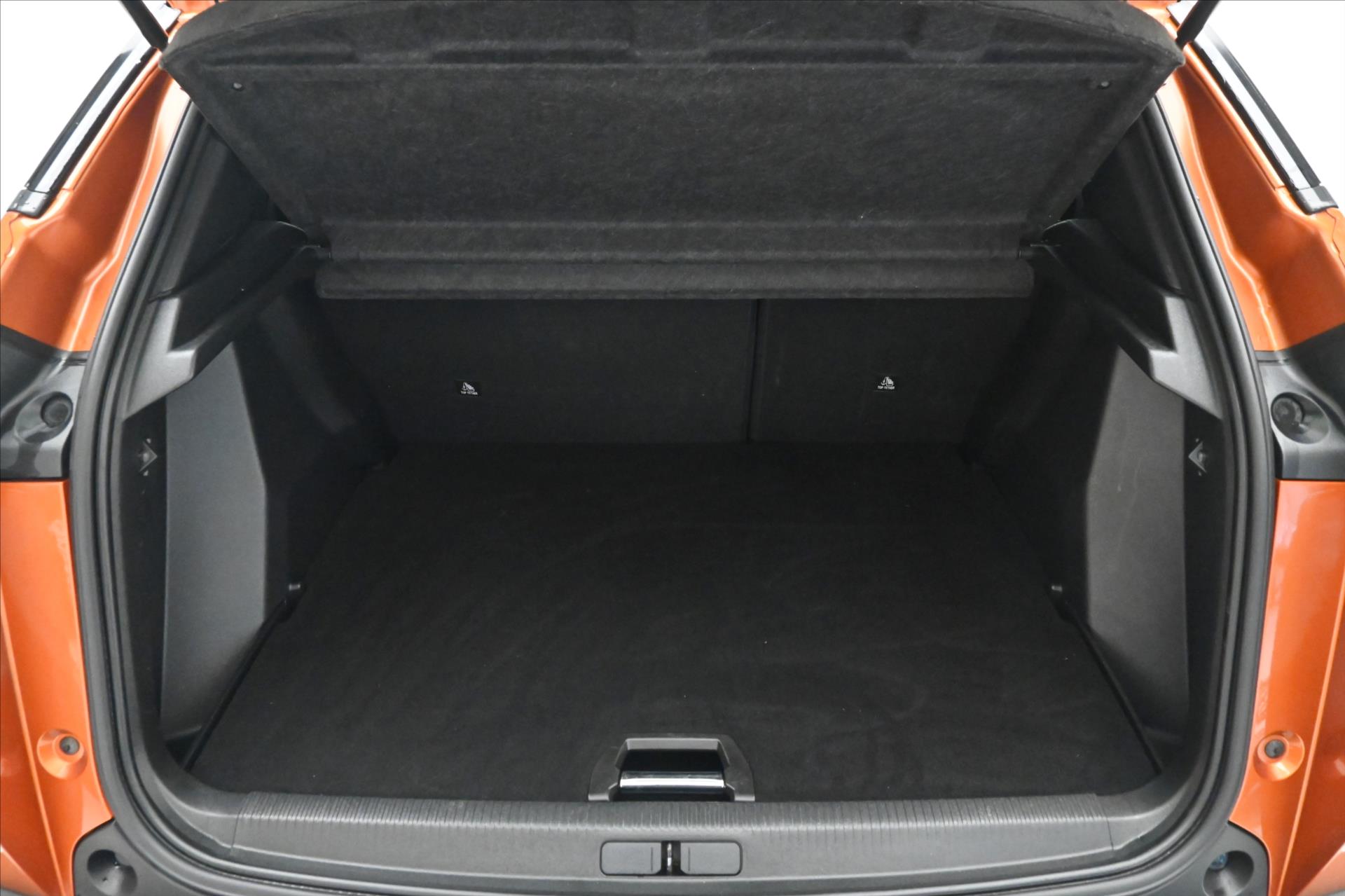Main photo of the car Peugeot 2008 1,5 BlueHDi 81 kW Allure Záruka až 5 let (11)