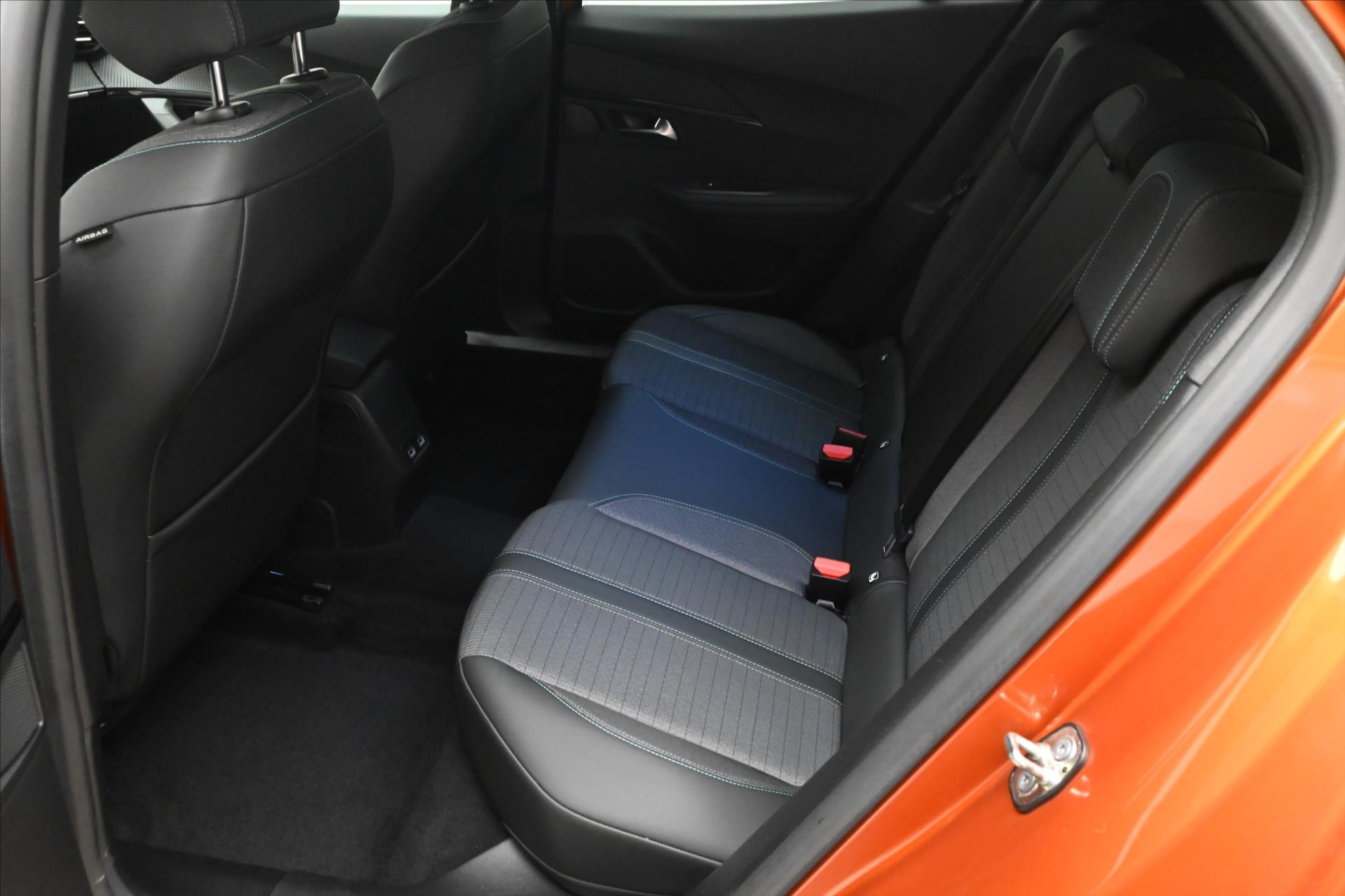 Main photo of the car Peugeot 2008 1,5 BlueHDi 81 kW Allure Záruka až 5 let (15)