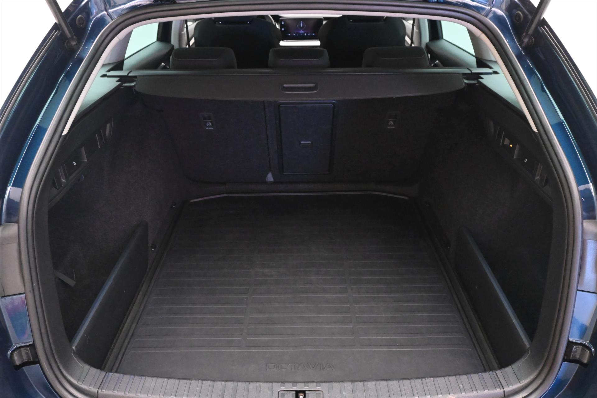 Hlavní fotografie vozu Škoda Octavia 2,0 TDI 110 kW DSG Clever Záruka až 5 let (10)