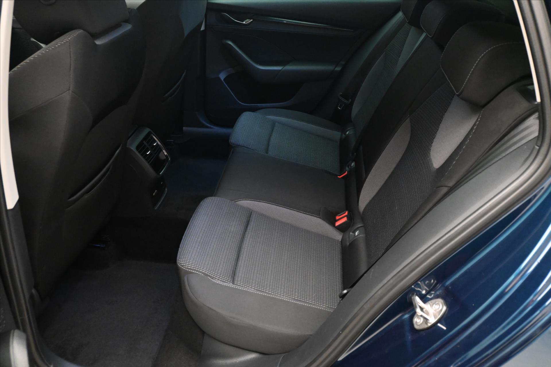 Hlavní fotografie vozu Škoda Octavia 2,0 TDI 110 kW DSG Clever Záruka až 5 let (14)