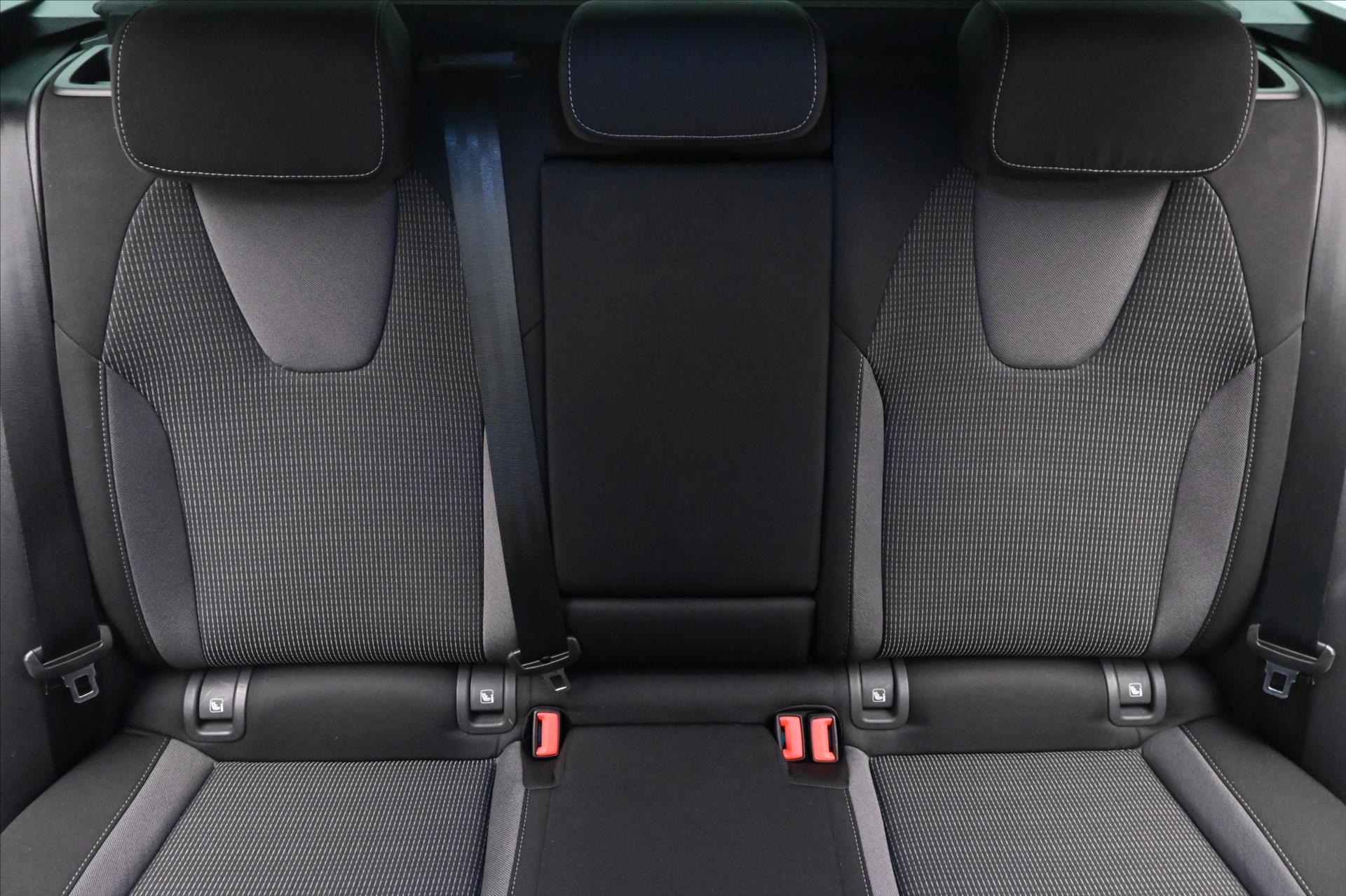 Hlavní fotografie vozu Škoda Octavia 2,0 TDI 110 kW DSG Clever Záruka až 5 let (27)