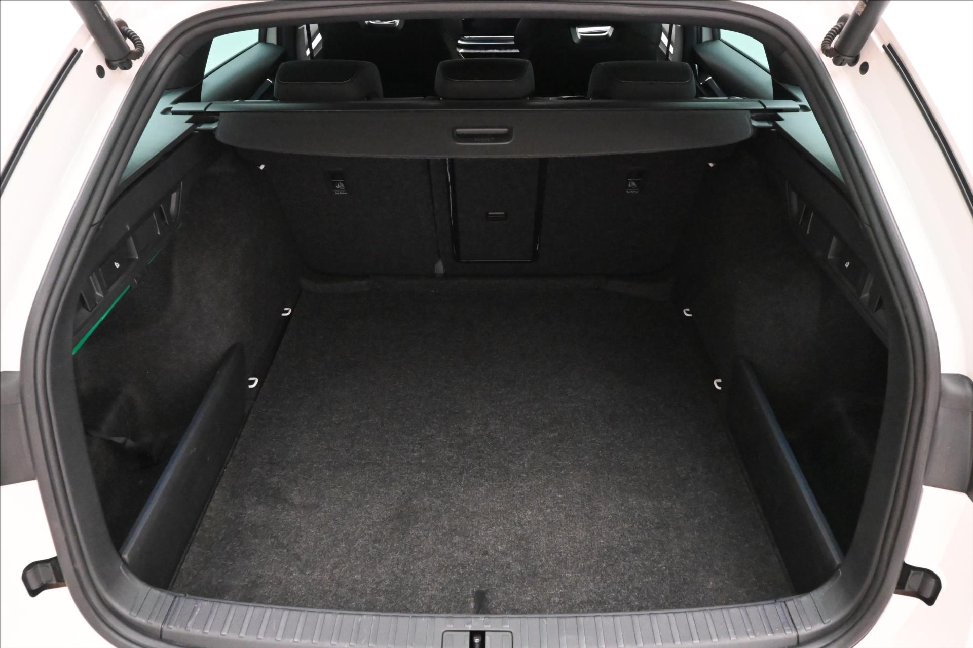 Hlavní fotografie vozu Škoda Octavia 2,0 TDI 110 kW DSG Sportline Záruka až 5 let (10)