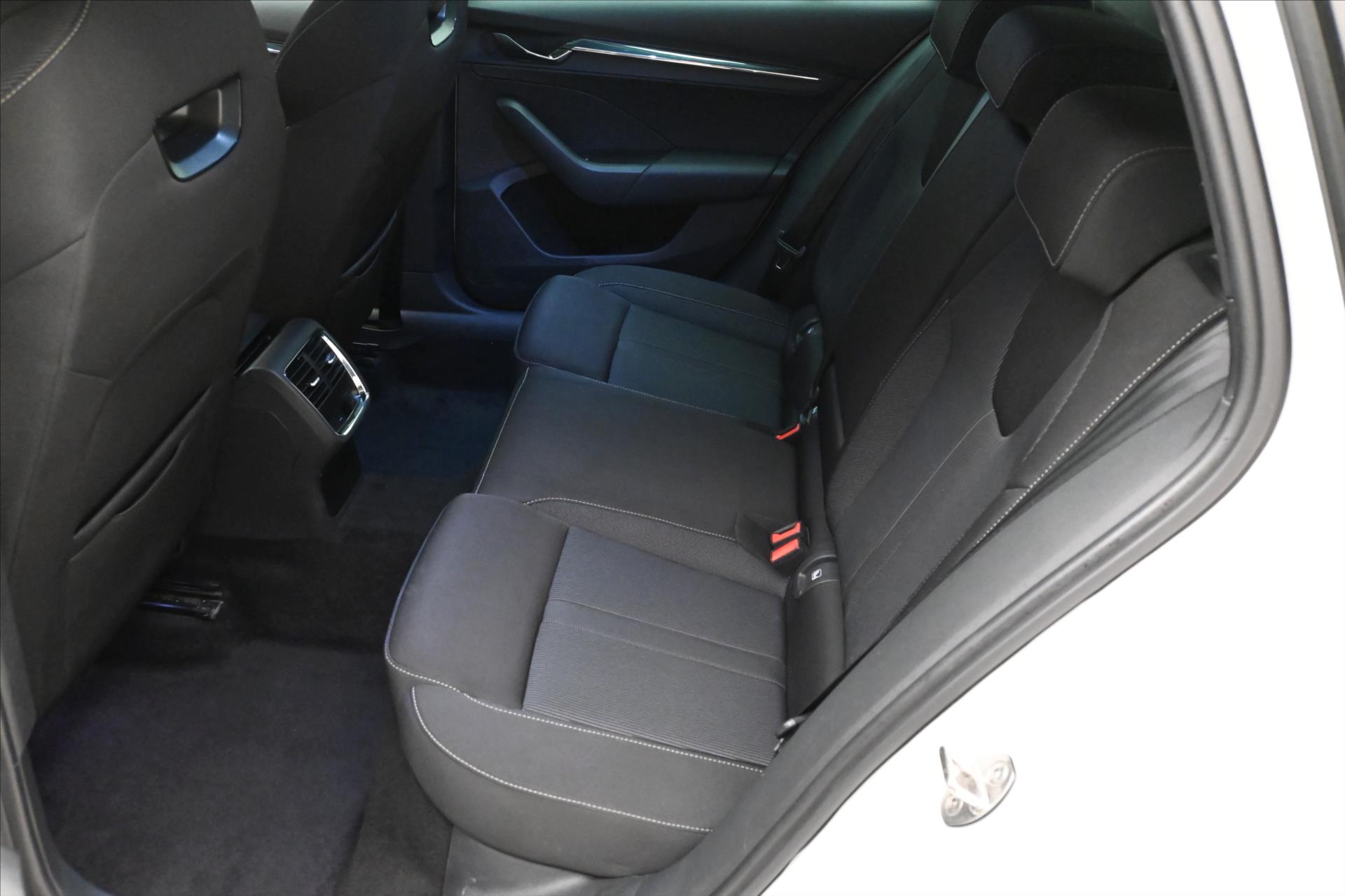 Hlavní fotografie vozu Škoda Octavia 2,0 TDI 110 kW DSG Sportline Záruka až 5 let (14)