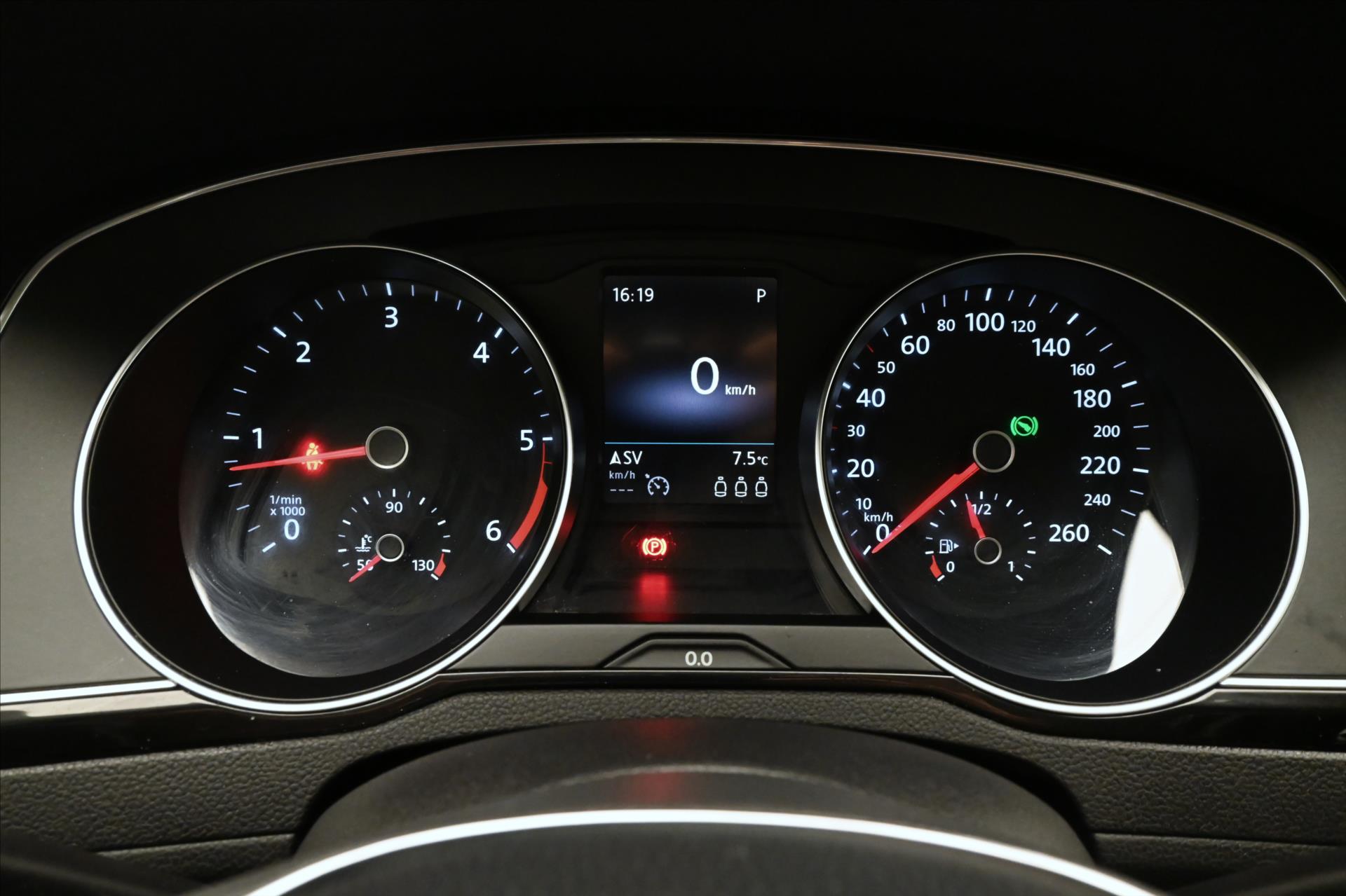 Hlavní fotografie vozu Volkswagen Passat 2,0 TDI 140 kW DSG 4Motion Záruka (16)