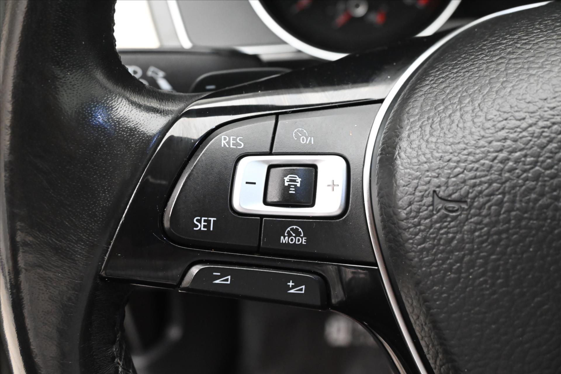 Hlavní fotografie vozu Volkswagen Passat 2,0 TDI 140 kW DSG 4Motion Záruka (23)