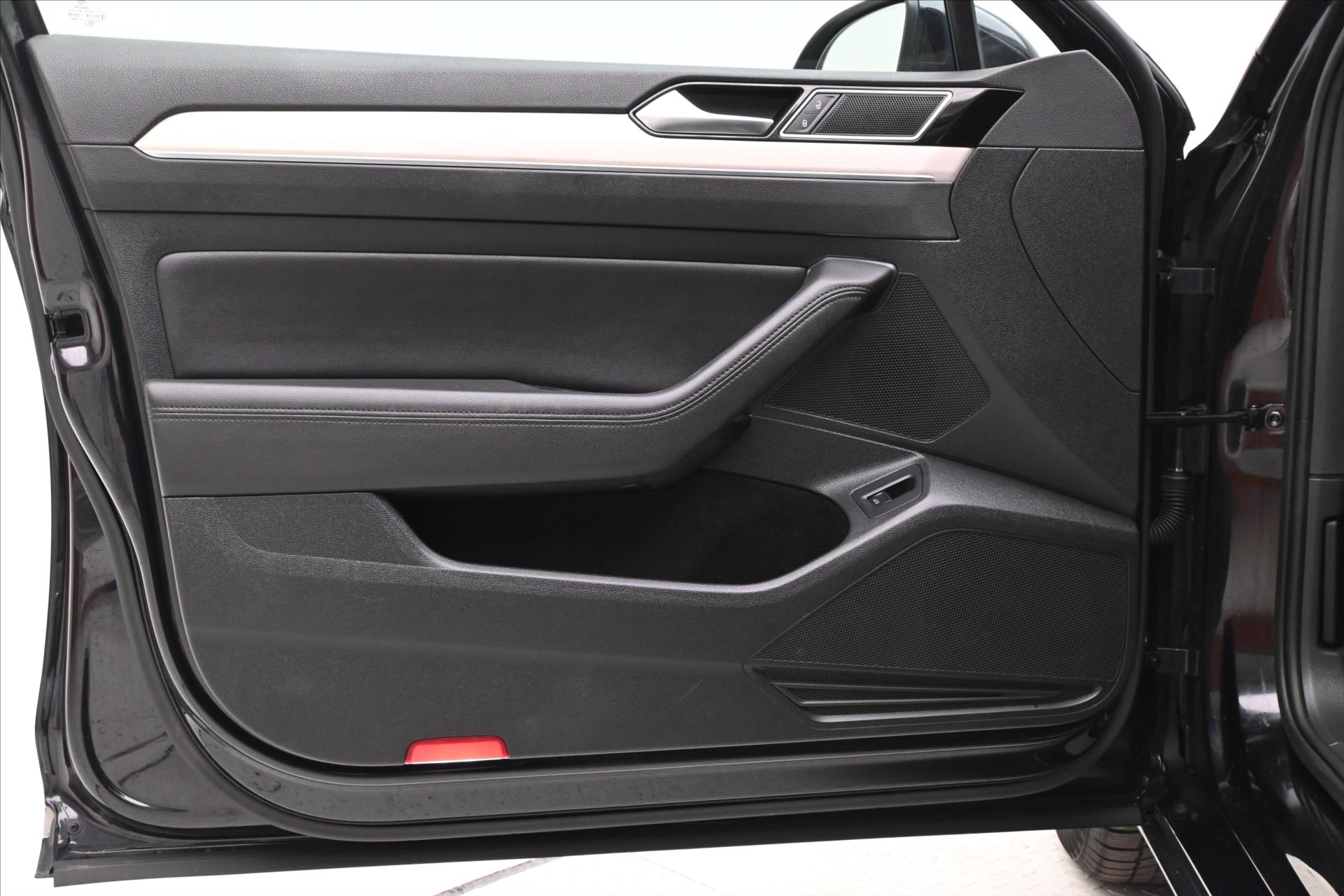 Hlavní fotografie vozu Volkswagen Passat 2,0 TDI 140 kW DSG 4Motion Záruka (24)