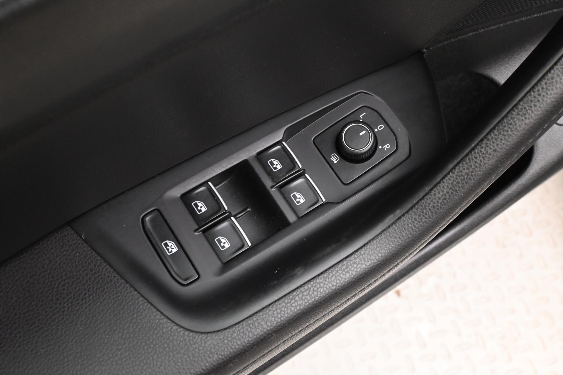 Hlavní fotografie vozu Volkswagen Passat 2,0 TDI 140 kW DSG 4Motion Záruka (25)