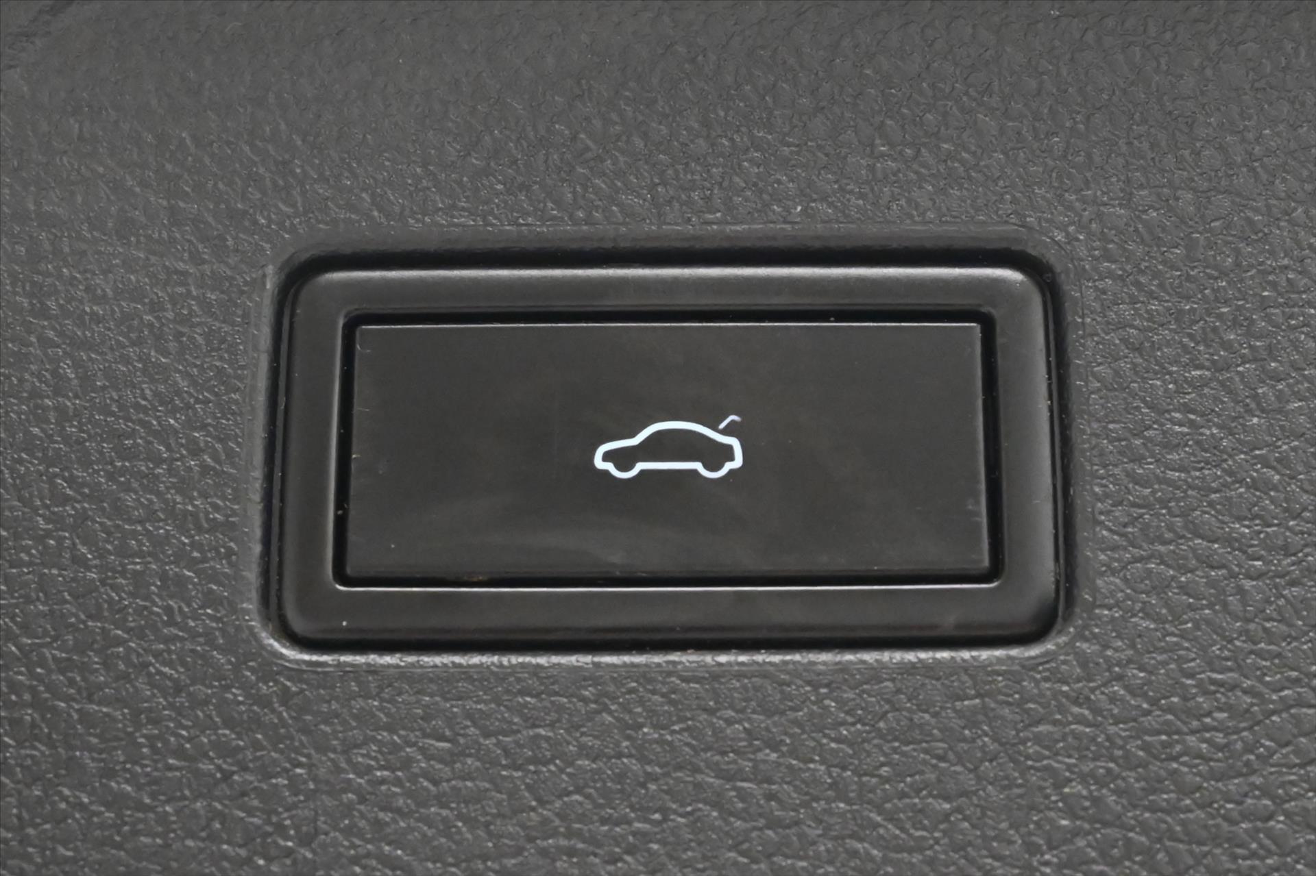 Hlavní fotografie vozu Volkswagen Passat 2,0 TDI 140 kW DSG 4Motion Záruka (27)