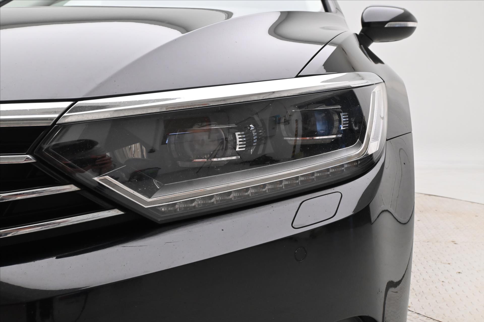 Hlavní fotografie vozu Volkswagen Passat 2,0 TDI 140 kW DSG 4Motion Záruka (29)