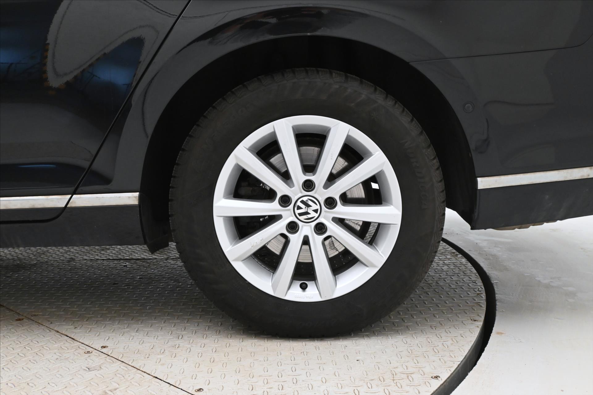 Hlavní fotografie vozu Volkswagen Passat 2,0 TDI 140 kW DSG 4Motion Záruka (31)