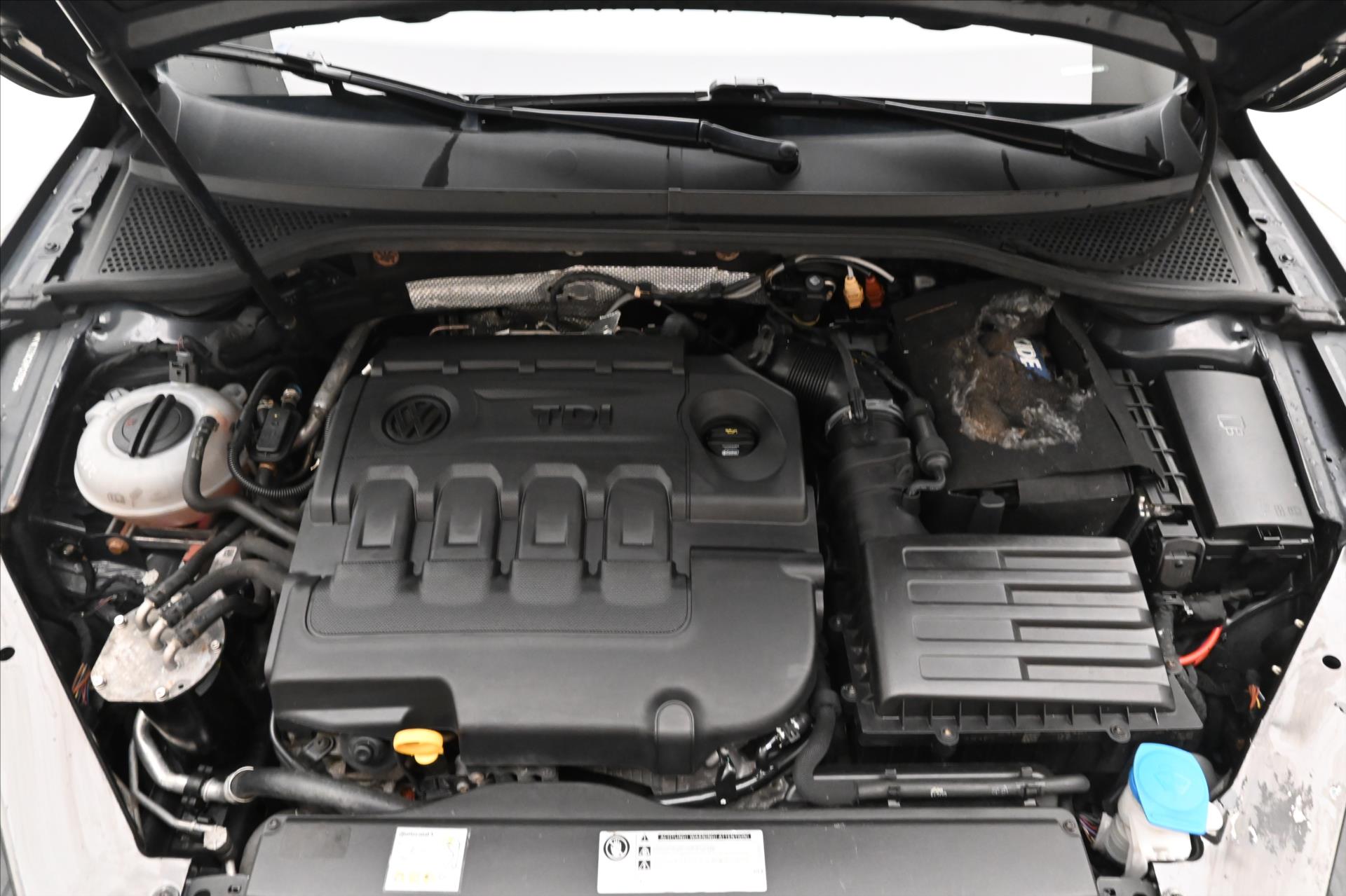 Hlavní fotografie vozu Volkswagen Passat 2,0 TDI 140 kW DSG 4Motion Záruka (9)