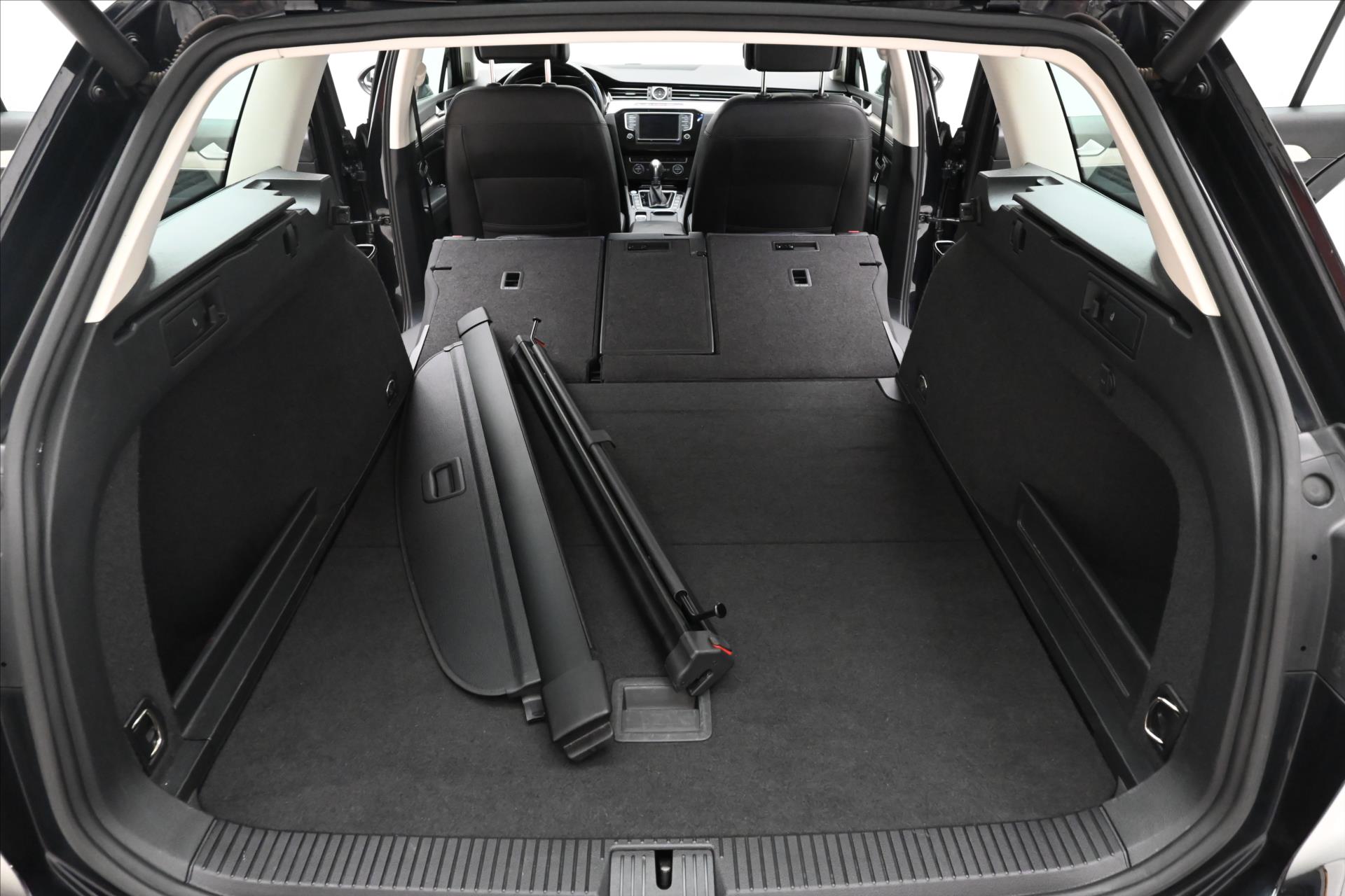 Hlavní fotografie vozu Volkswagen Passat 2,0 TDI 140 kW DSG 4Motion Záruka až 5 let (11)