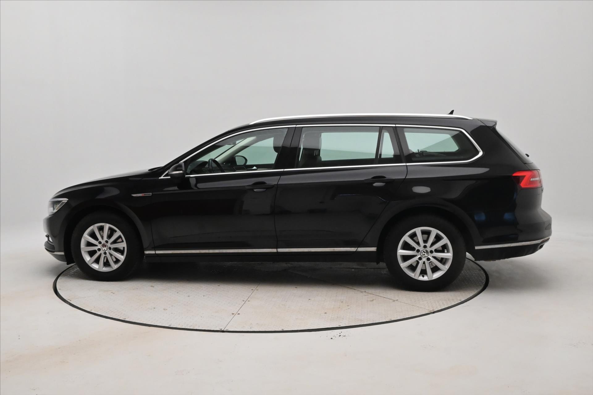 Hlavní fotografie vozu Volkswagen Passat 2,0 TDI 140 kW DSG 4Motion Záruka až 5 let (8)