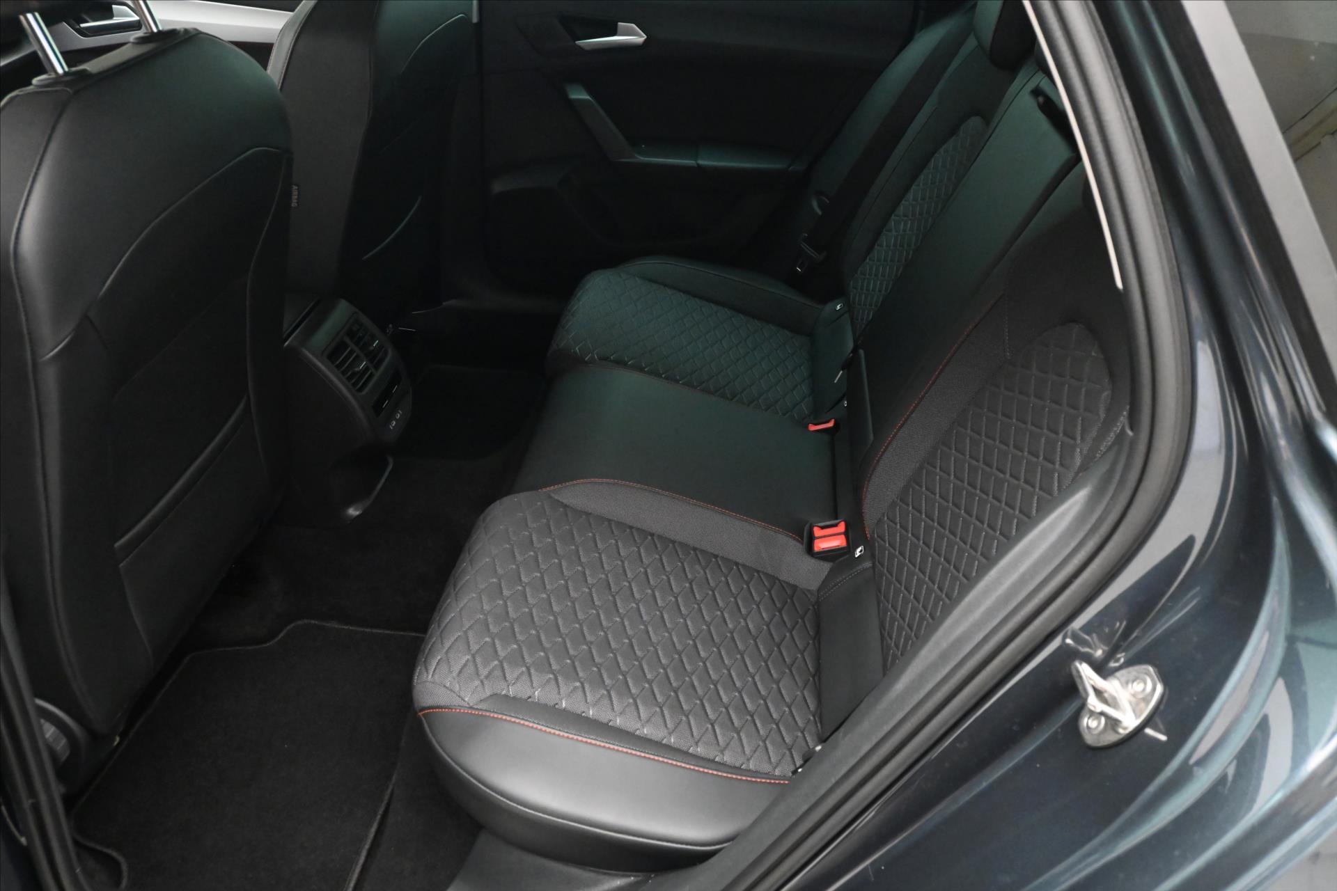 Hlavní fotografie vozu Seat Leon 2,0 TSI 140kW DSG FR Záruka až 5 let (14)