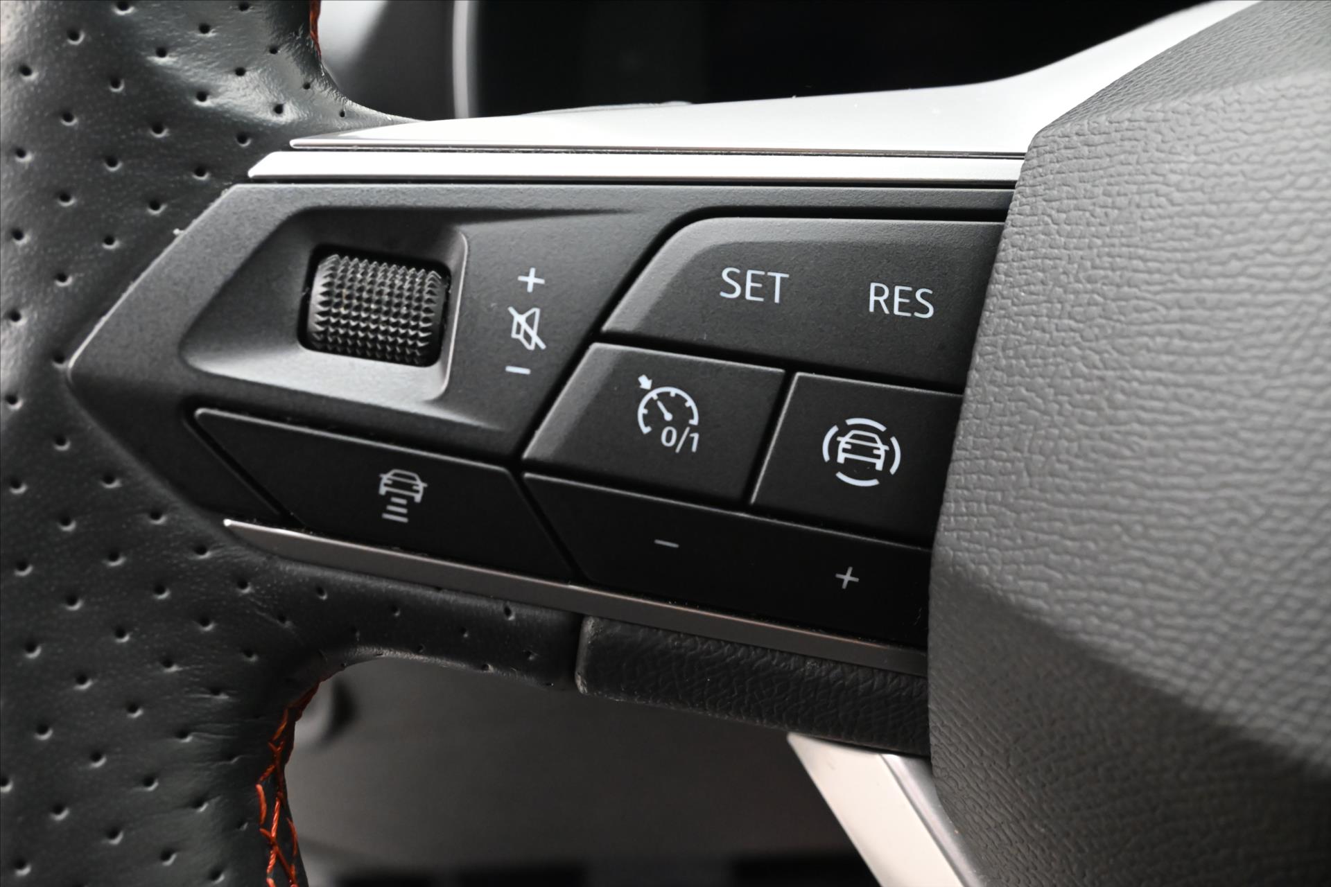 Hlavní fotografie vozu Seat Leon 2,0 TSI 140kW DSG FR Záruka až 5 let (24)