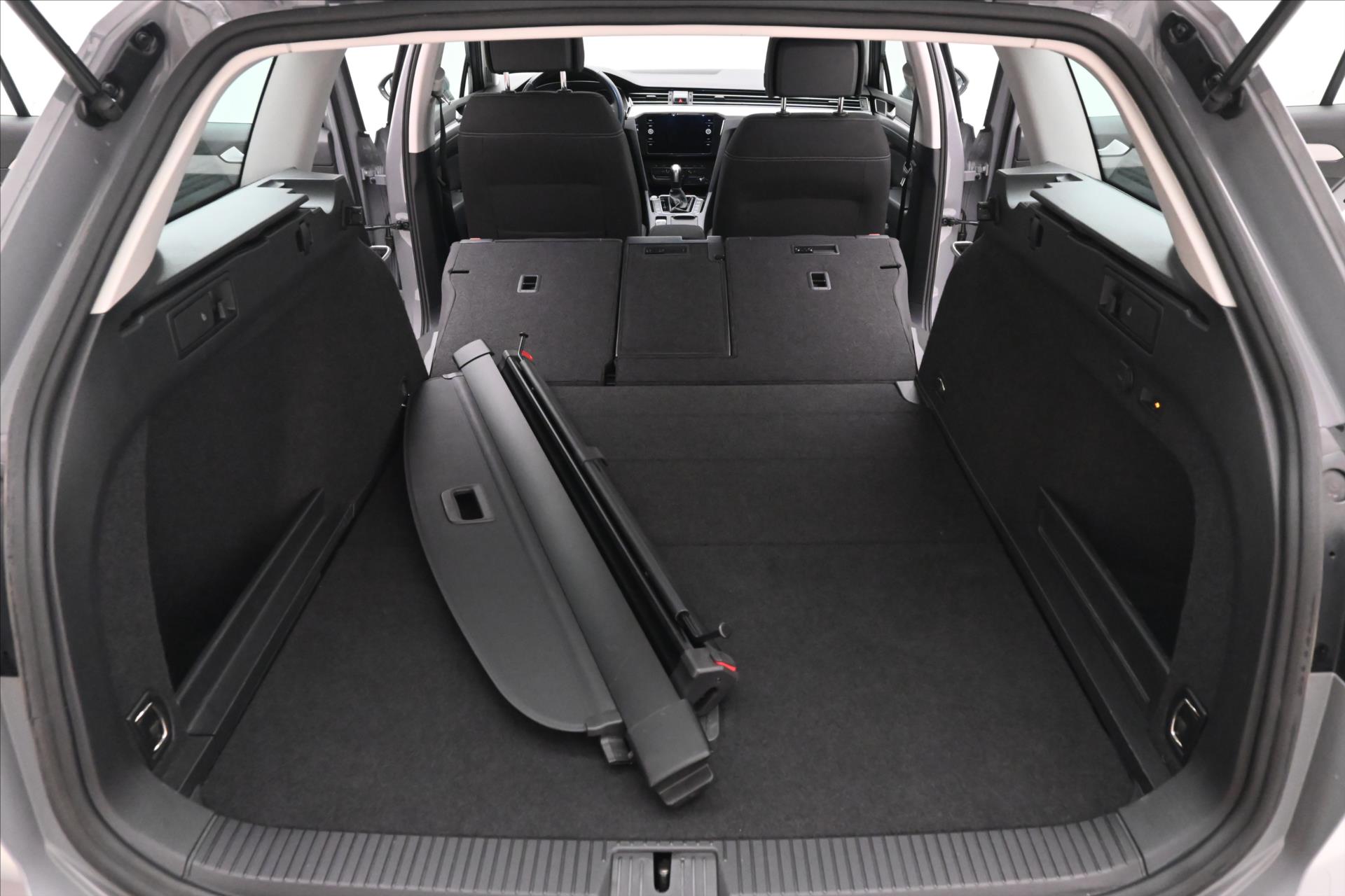 Hlavní fotografie vozu Volkswagen Passat 2,0 TDI 110kW DSG Business Záruka až 5 let (11)