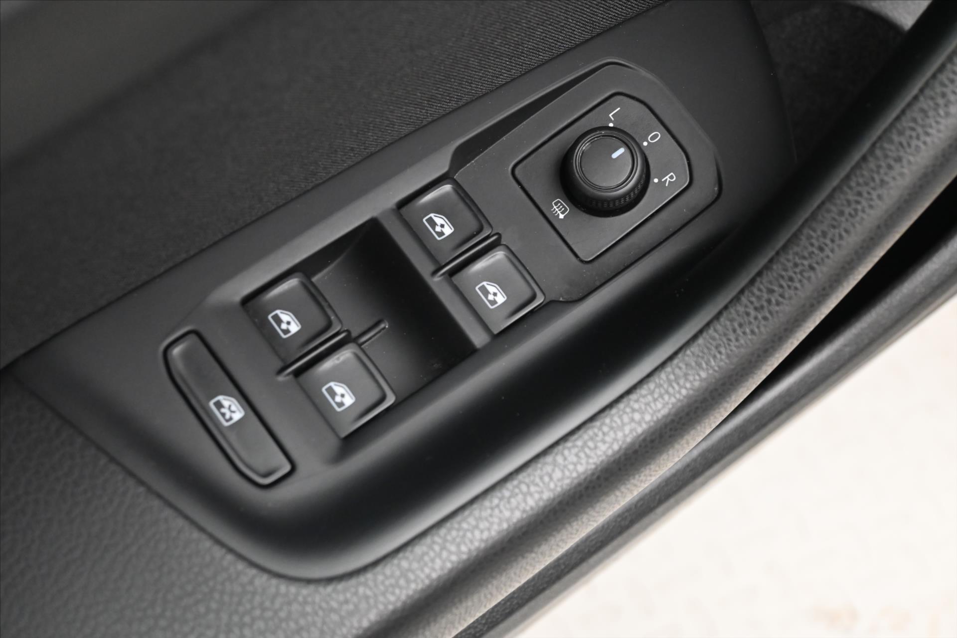 Hlavní fotografie vozu Volkswagen Passat 2,0 TDI 110kW DSG Business Záruka až 5 let (26)