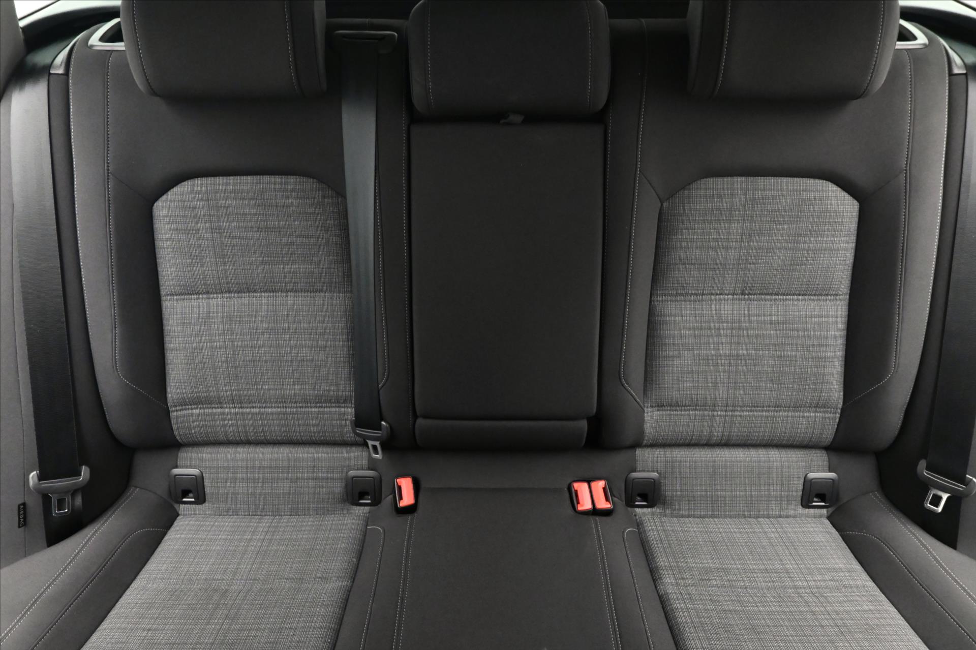 Hlavní fotografie vozu Volkswagen Passat 2,0 TDI 110kW DSG Business Záruka až 5 let (28)