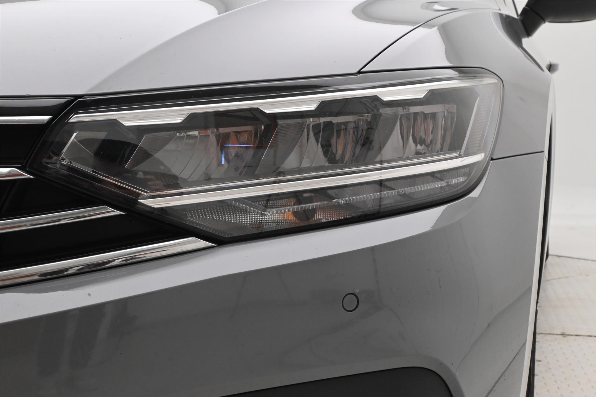 Hlavní fotografie vozu Volkswagen Passat 2,0 TDI 110kW DSG Business Záruka až 5 let (30)