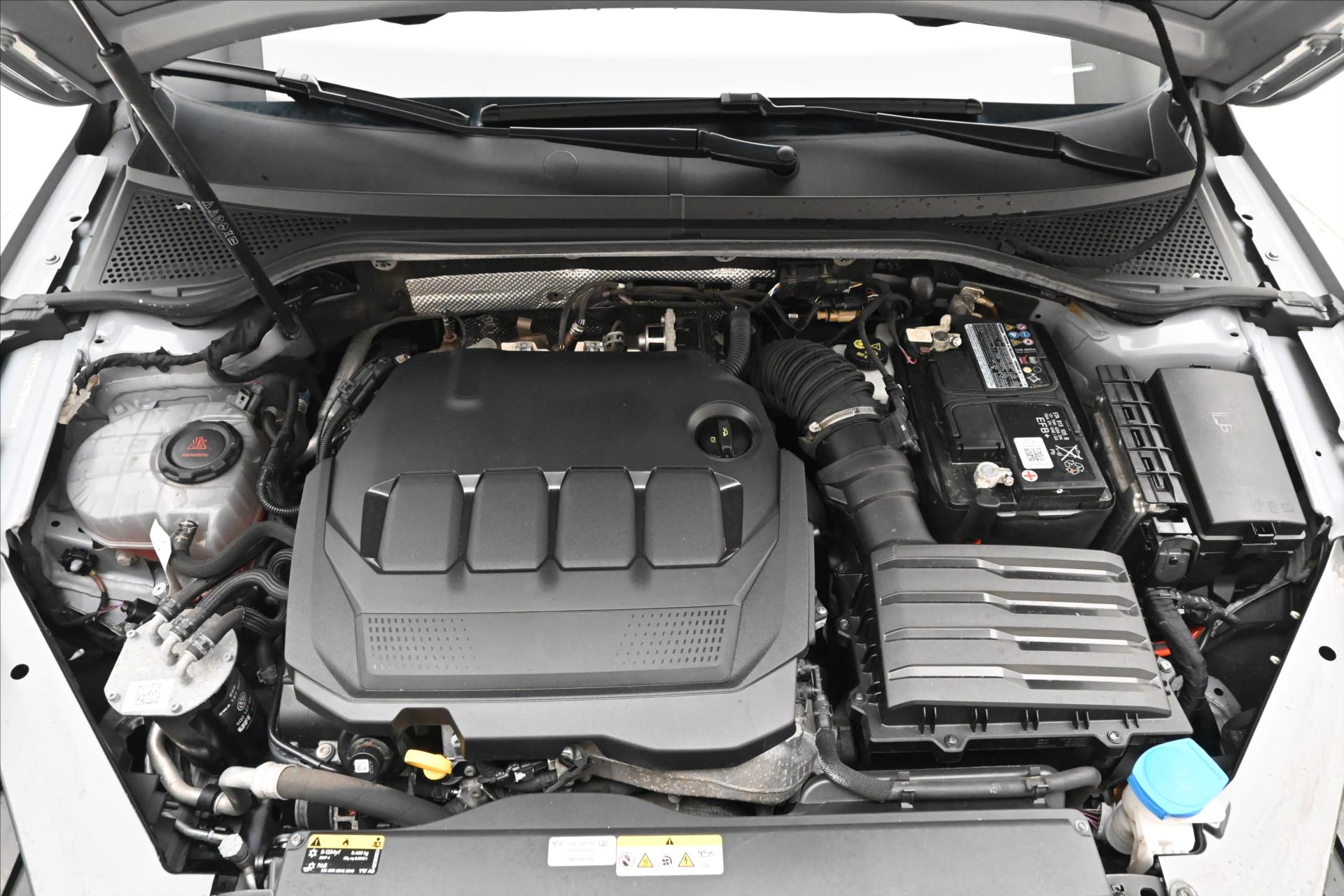 Hlavní fotografie vozu Volkswagen Passat 2,0 TDI 110kW DSG Business Záruka až 5 let (9)