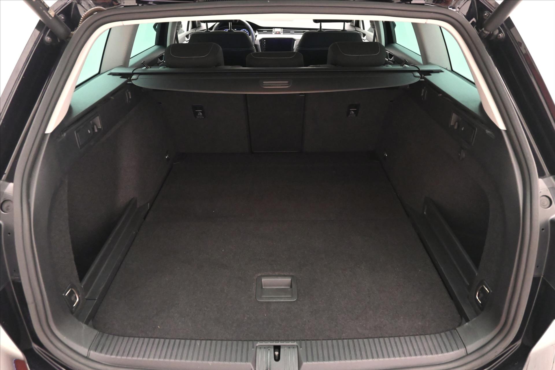 Hlavní fotografie vozu Volkswagen Passat 2,0 TDI 110KW DSG BUSINESS Záruka až 5 let (11)