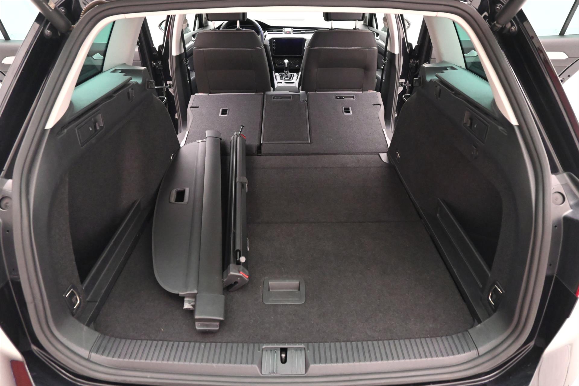 Hlavní fotografie vozu Volkswagen Passat 2,0 TDI 110KW DSG BUSINESS Záruka až 5 let (12)