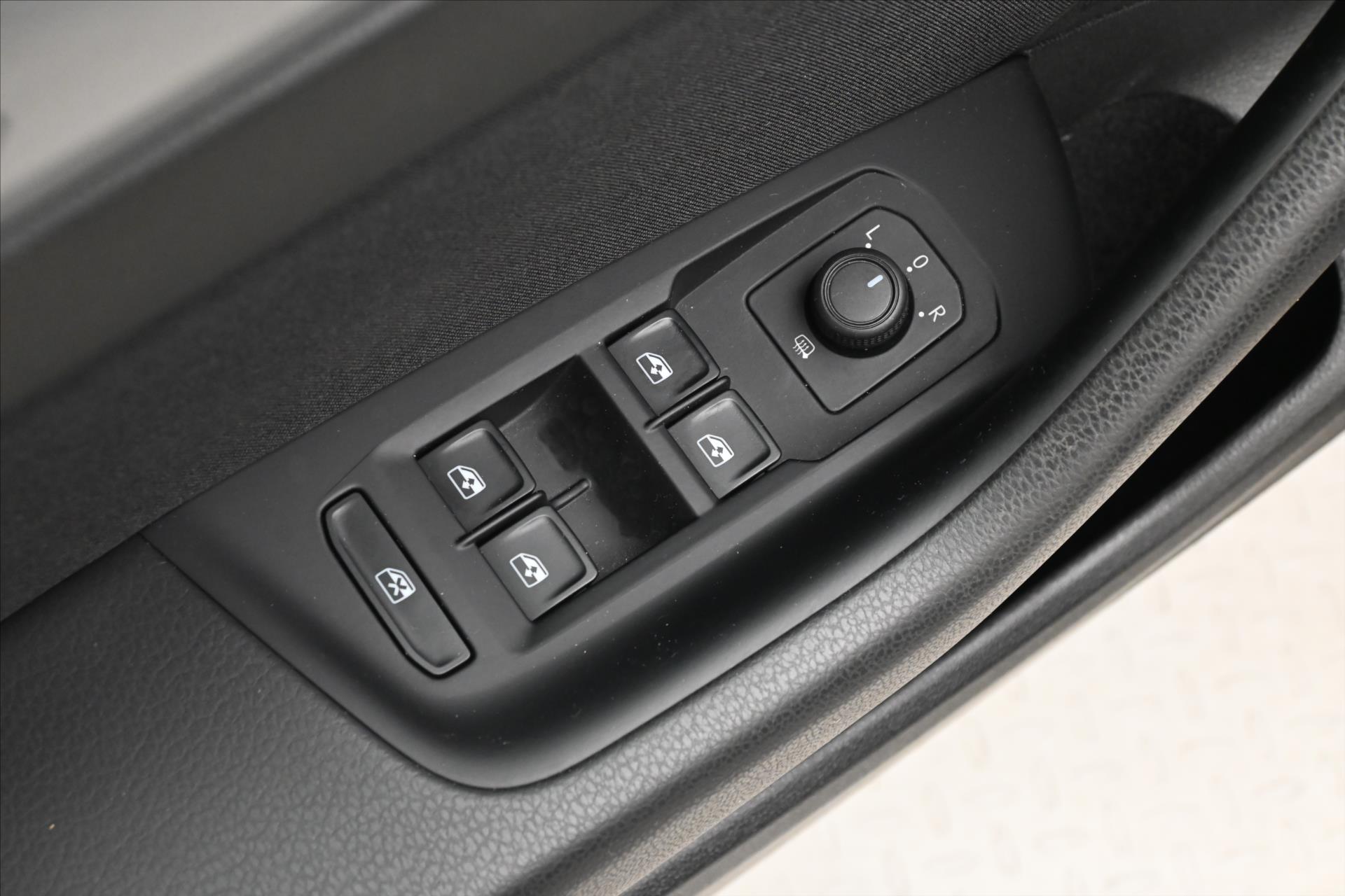 Hlavní fotografie vozu Volkswagen Passat 2,0 TDI 110KW DSG BUSINESS Záruka až 5 let (27)