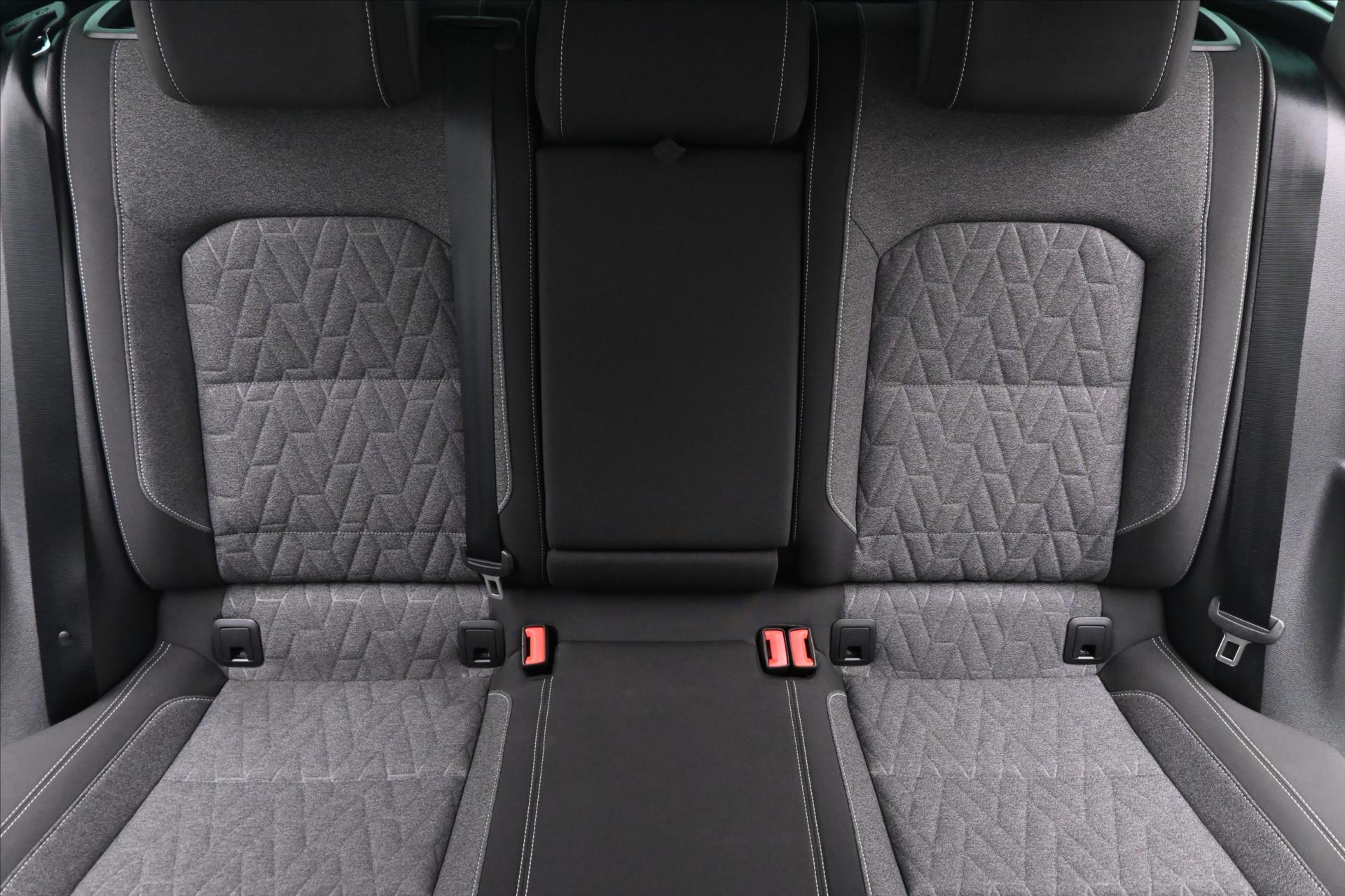 Hlavní fotografie vozu Volkswagen Passat 2,0 TDI 110KW DSG BUSINESS Záruka až 5 let (30)