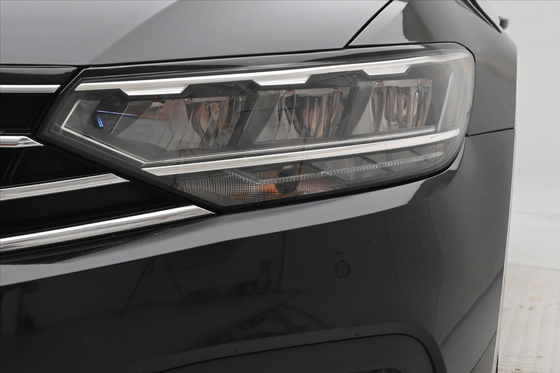 Hlavní fotografie vozu Volkswagen Passat 2,0 TDI 110KW DSG BUSINESS Záruka až 5 let (31)