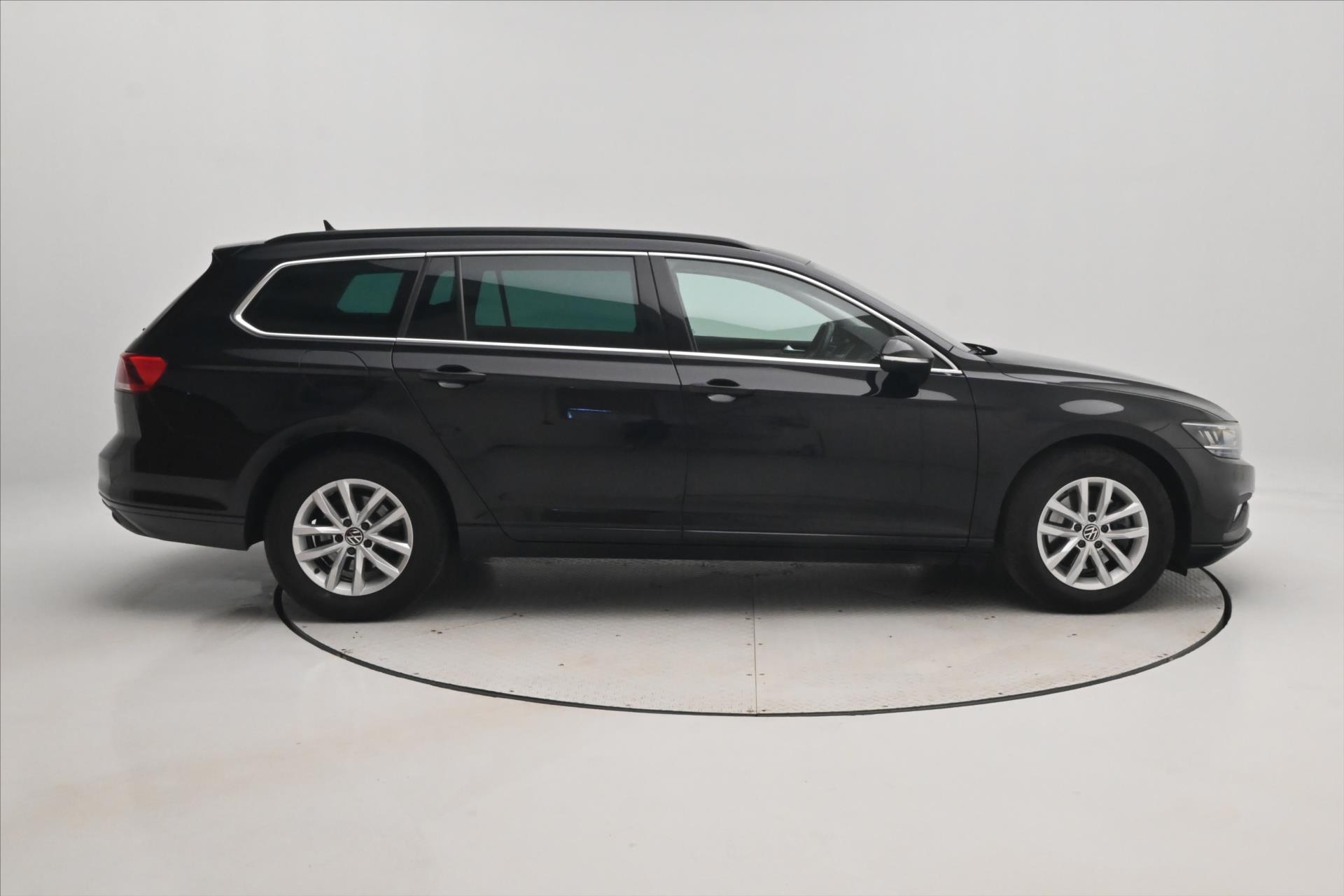 Hlavní fotografie vozu Volkswagen Passat 2,0 TDI 110KW DSG BUSINESS Záruka až 5 let (5)