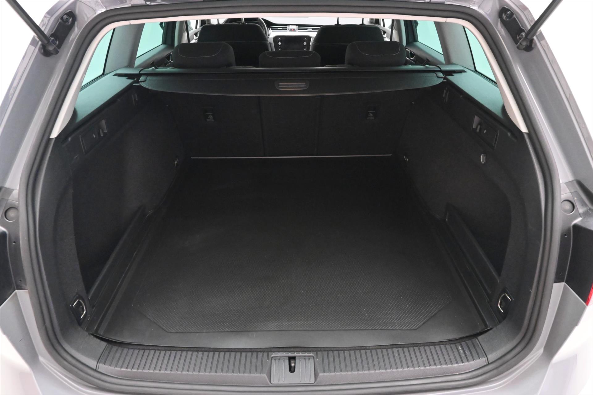 Hlavní fotografie vozu Volkswagen Passat 2,0 TDI 110kW DSG Business Záruka až 5 let (10)