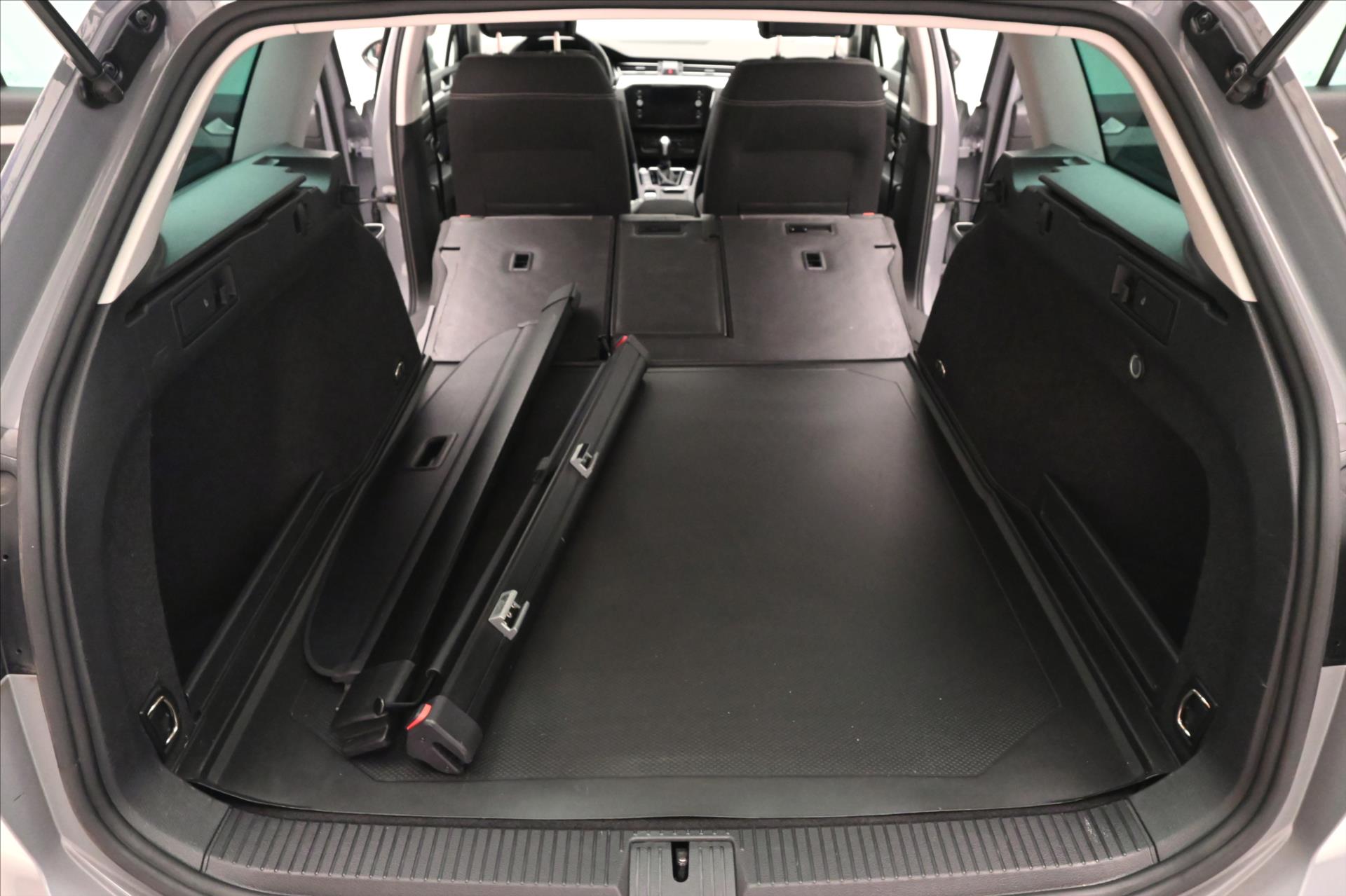 Hlavní fotografie vozu Volkswagen Passat 2,0 TDI 110kW DSG Business Záruka až 5 let (11)