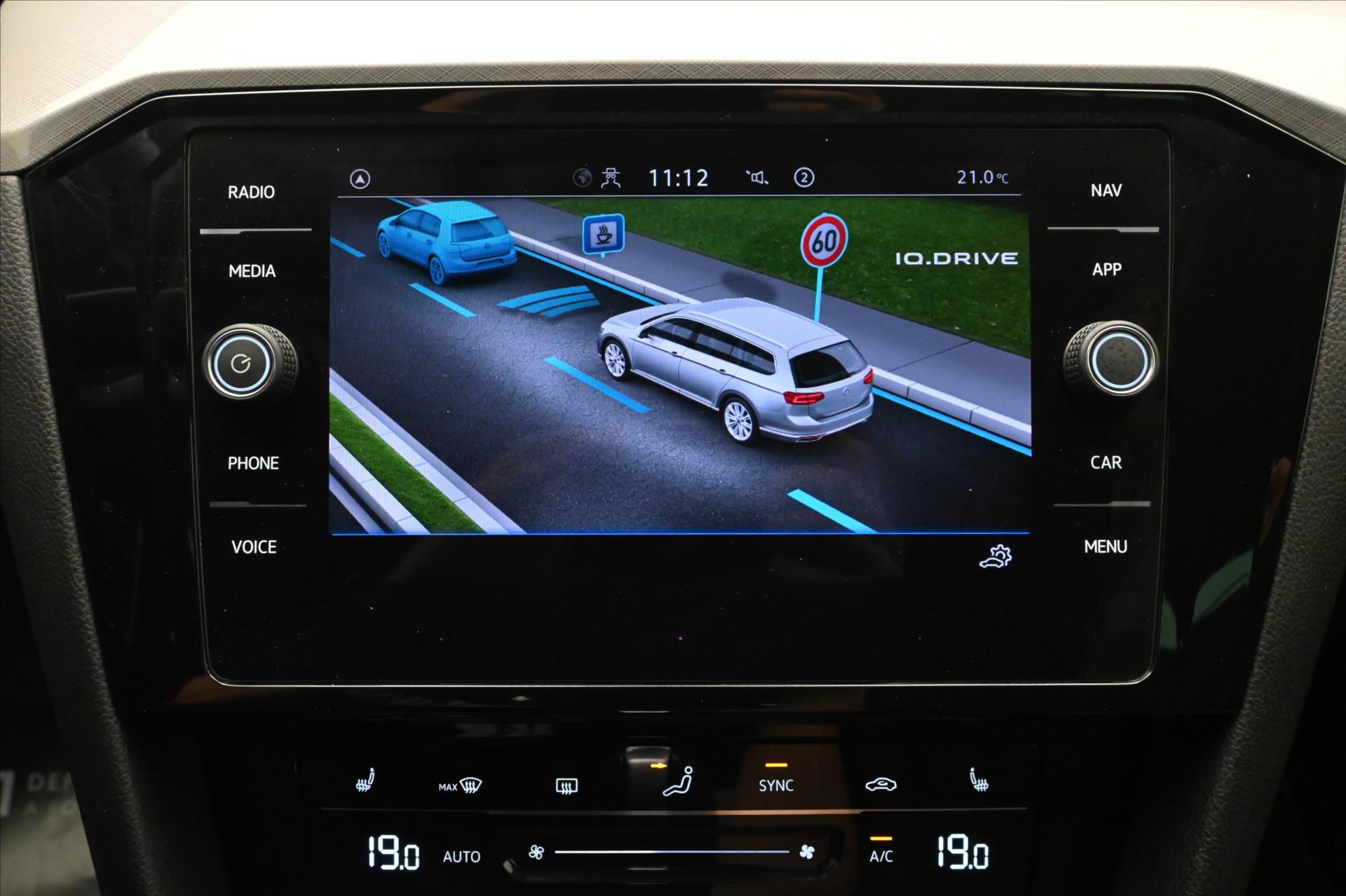 Hlavní fotografie vozu Volkswagen Passat 2,0 TDI 110kW DSG Business Záruka až 5 let (19)