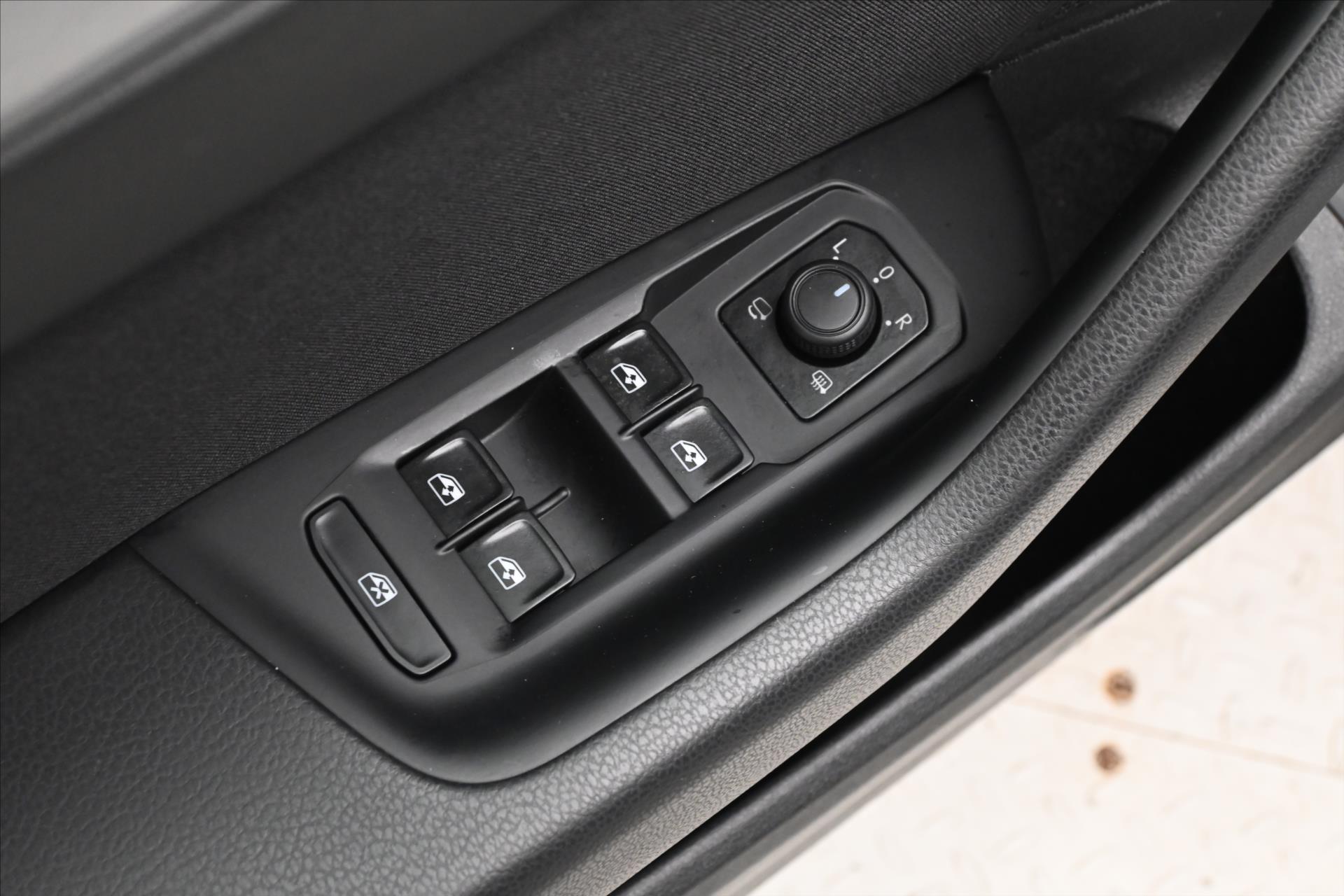 Hlavní fotografie vozu Volkswagen Passat 2,0 TDI 110kW DSG Business Záruka až 5 let (26)