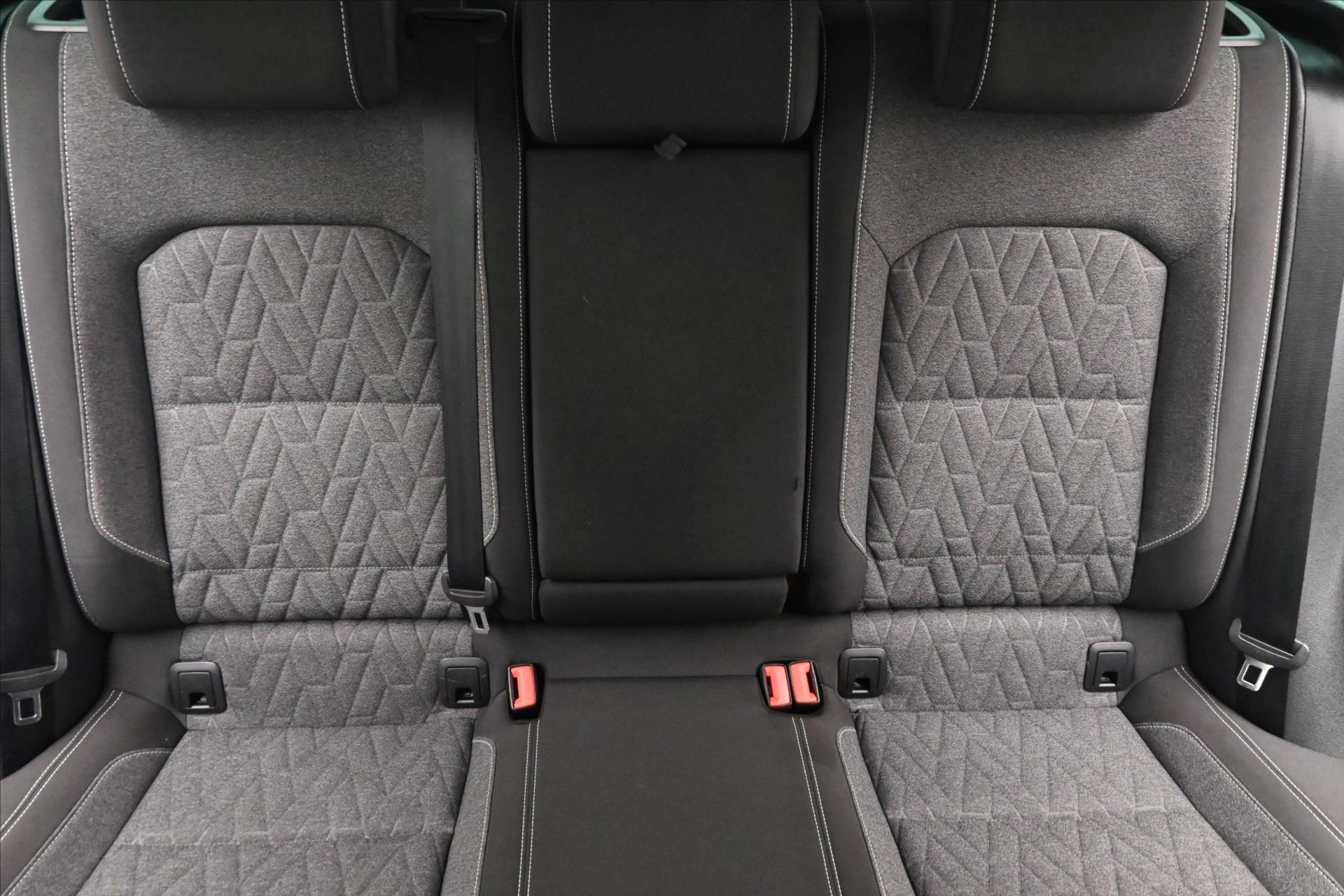 Hlavní fotografie vozu Volkswagen Passat 2,0 TDI 110kW DSG Business Záruka až 5 let (28)