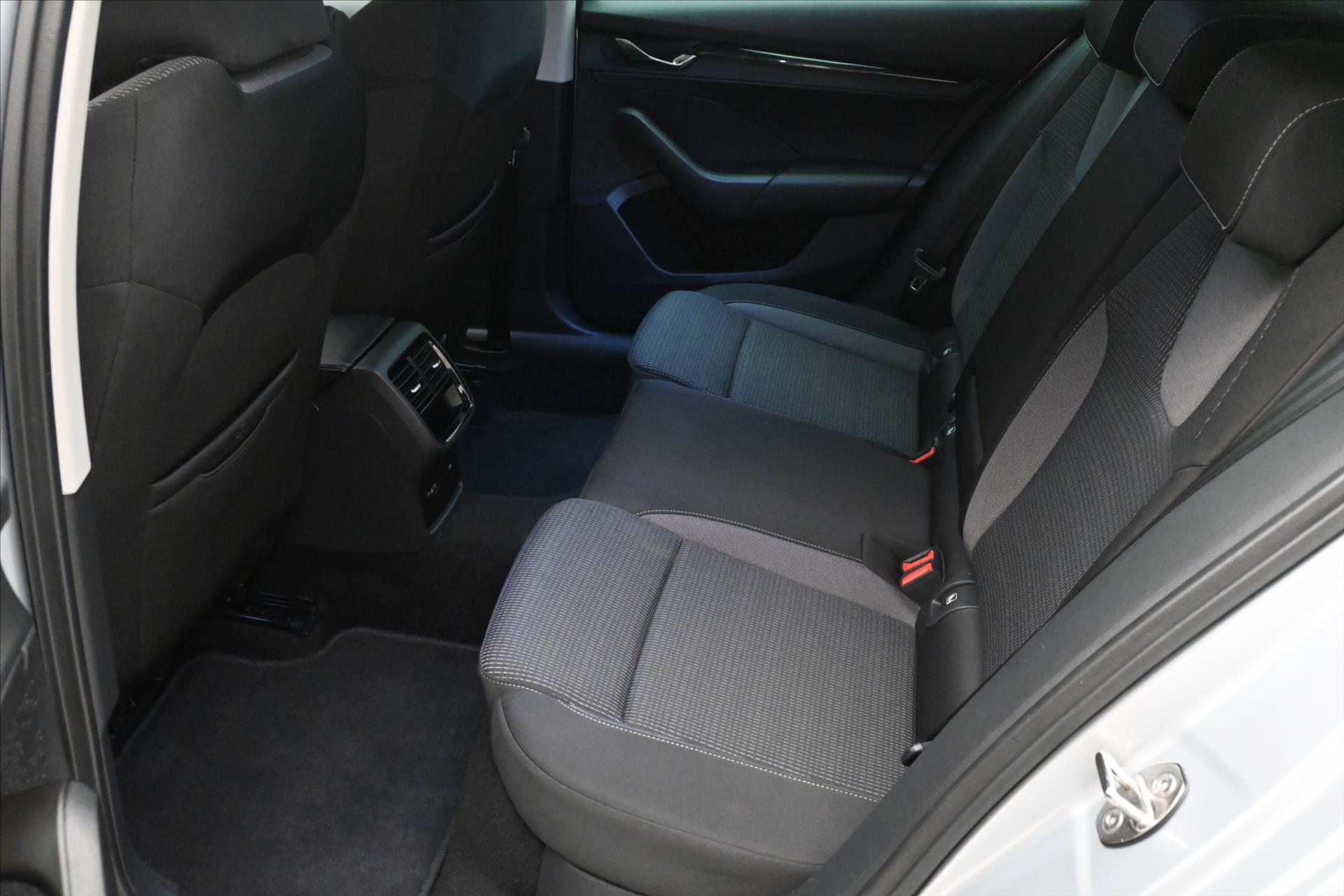 Hlavní fotografie vozu Škoda Octavia 2,0 TDI 85kW Ambiente Záruka až 5 let (14)