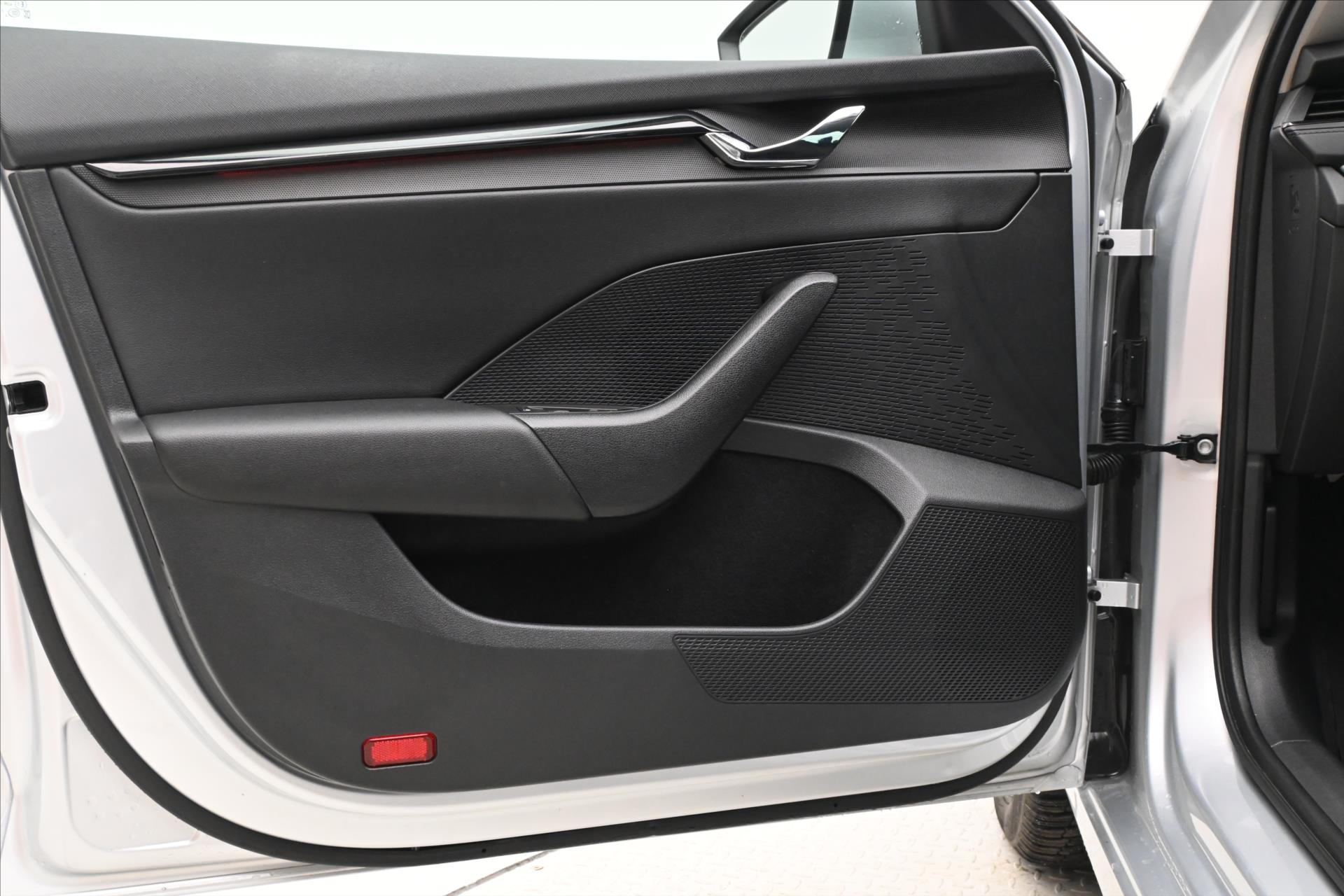 Hlavní fotografie vozu Škoda Octavia 2,0 TDI 85kW Ambiente Záruka až 5 let (24)