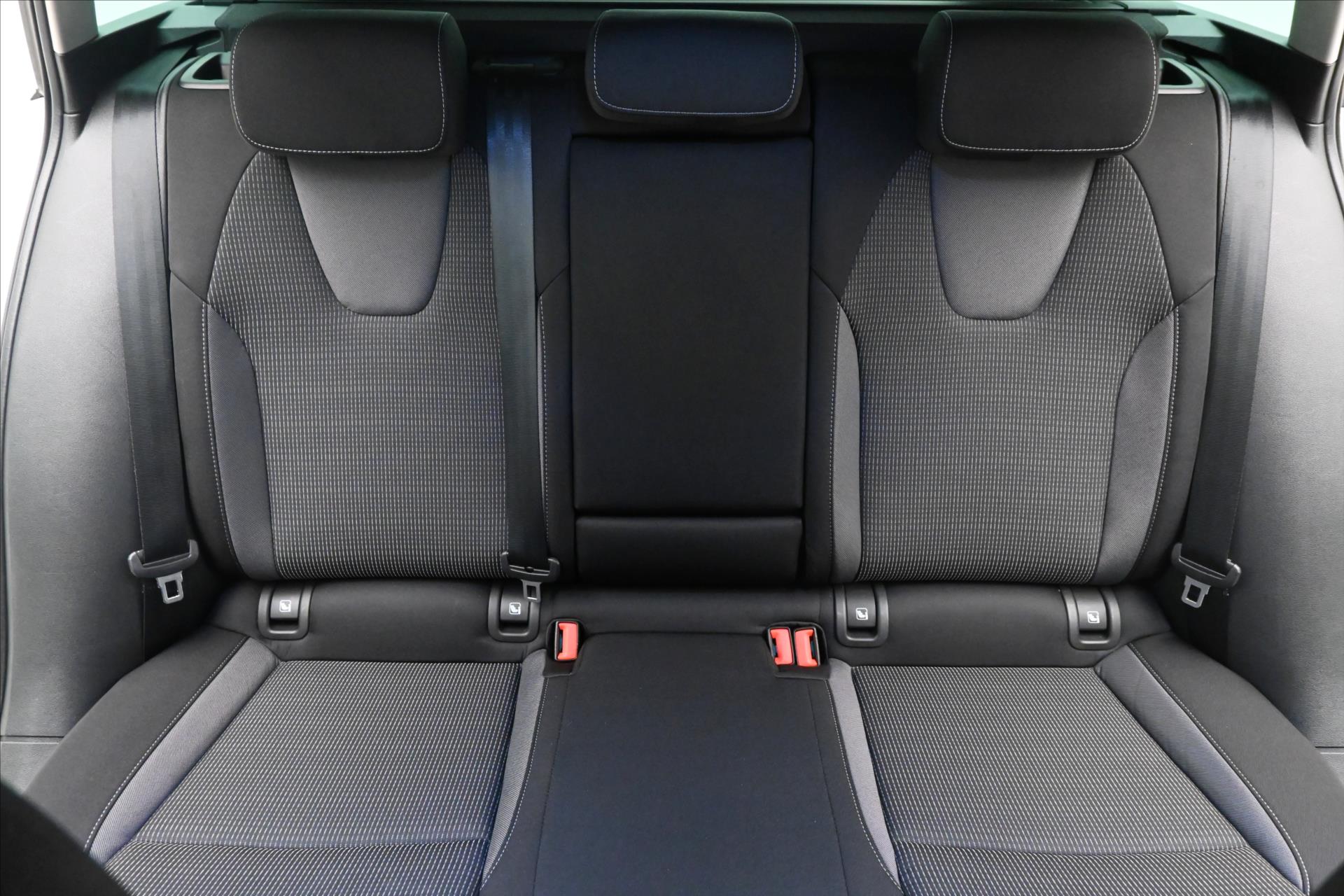 Hlavní fotografie vozu Škoda Octavia 2,0 TDI 85kW Ambiente Záruka až 5 let (27)