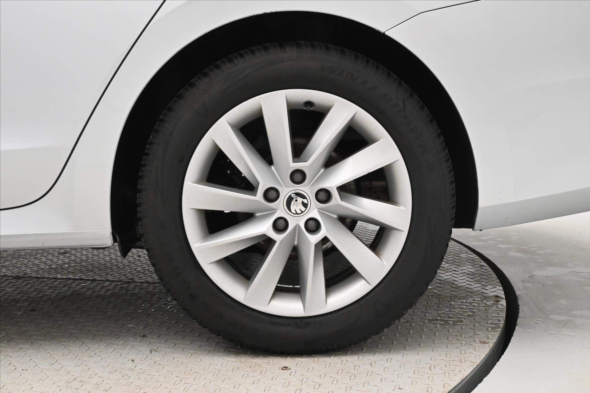 Hlavní fotografie vozu Škoda Octavia 2,0 TDI 85kW Ambiente Záruka až 5 let (30)