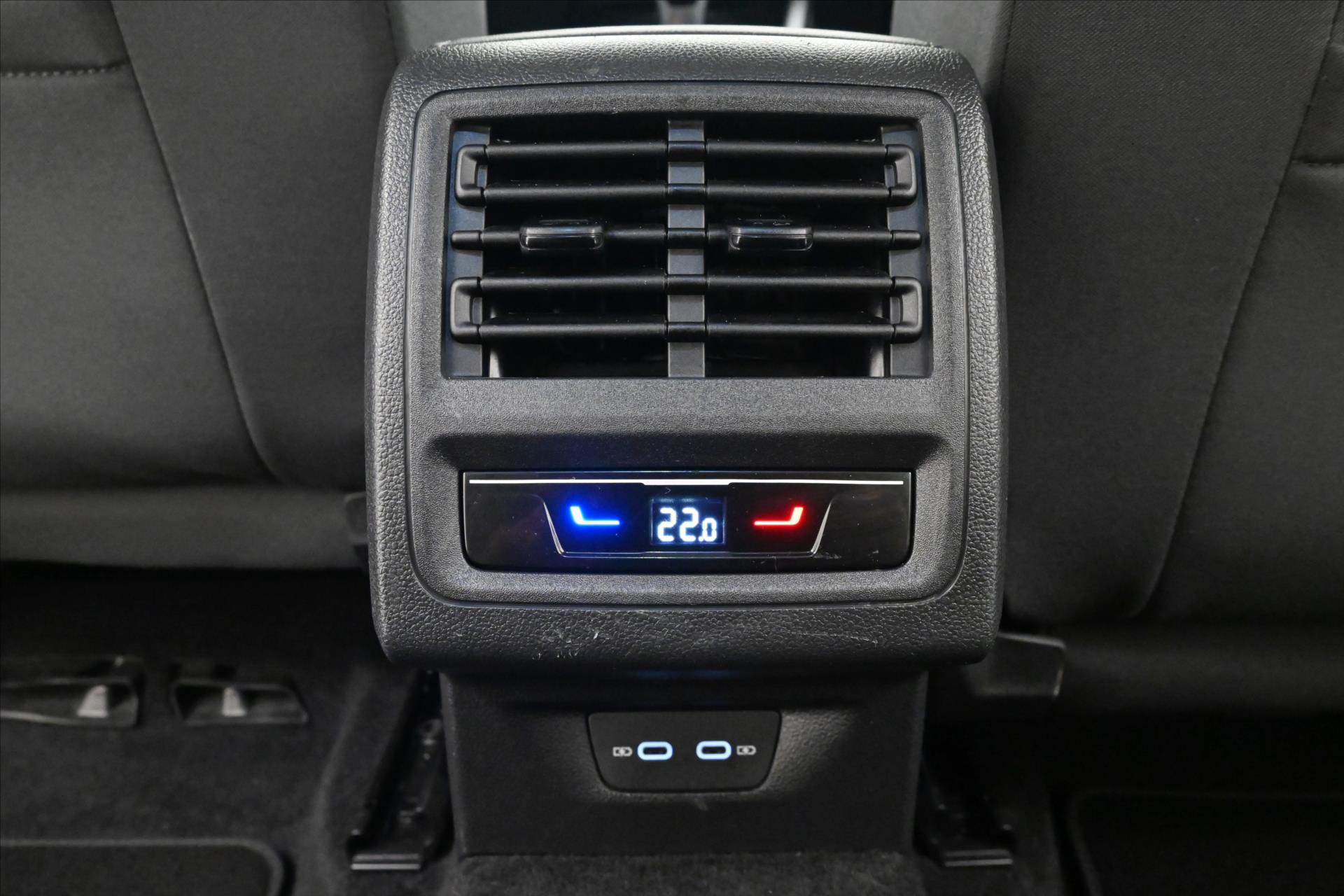 Hlavní fotografie vozu Volkswagen Golf 2,0 TDI 110 kW Life Záruka až 5 let (21)